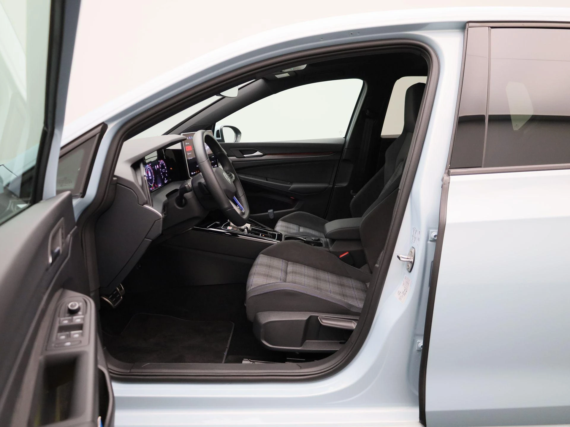 Volkswagen-Golf-image-8