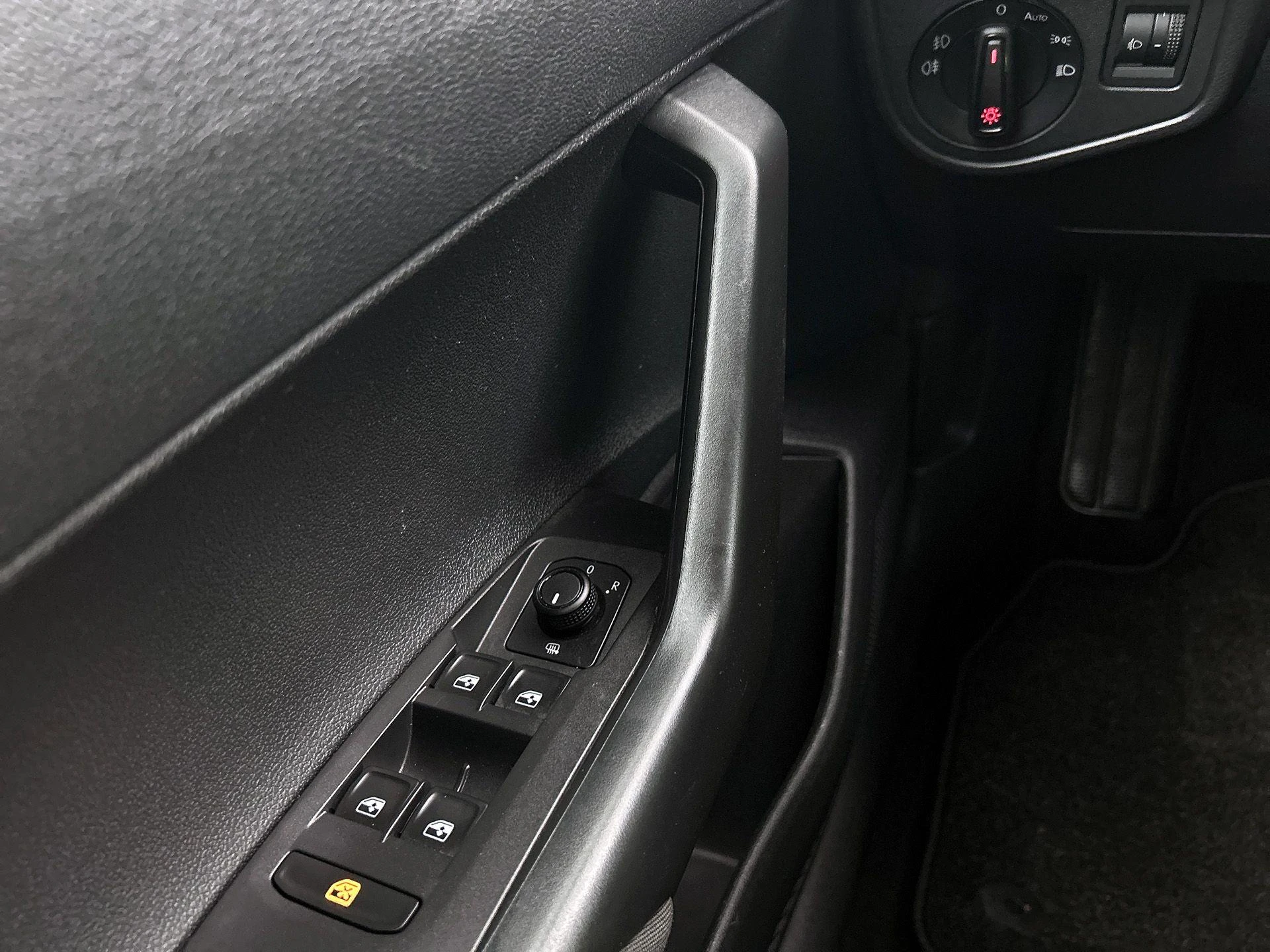 Volkswagen-Polo-image-21