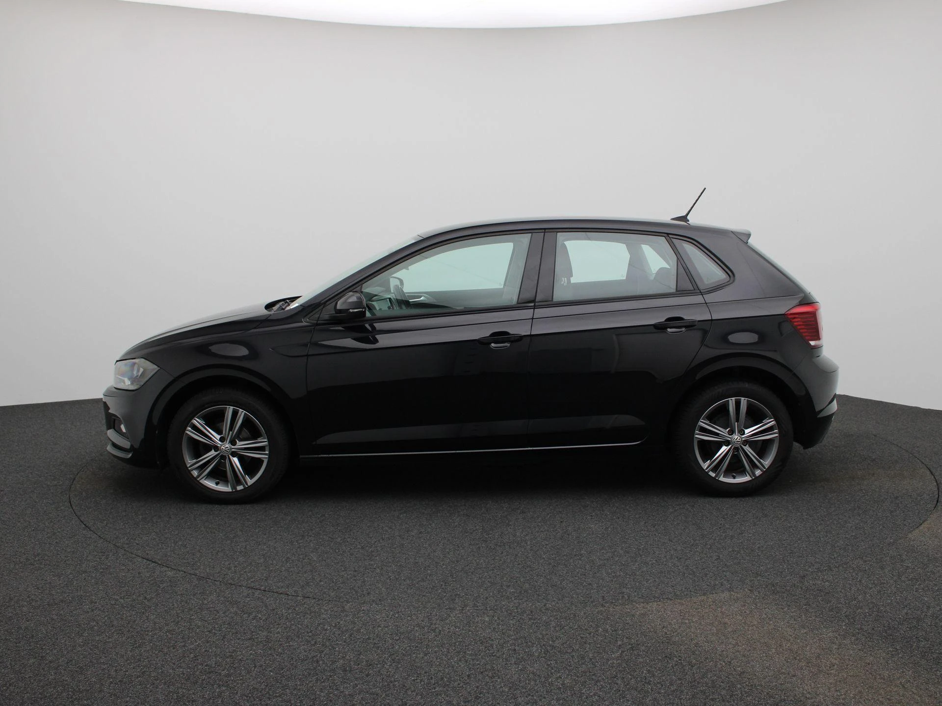 Volkswagen-Polo-image-3