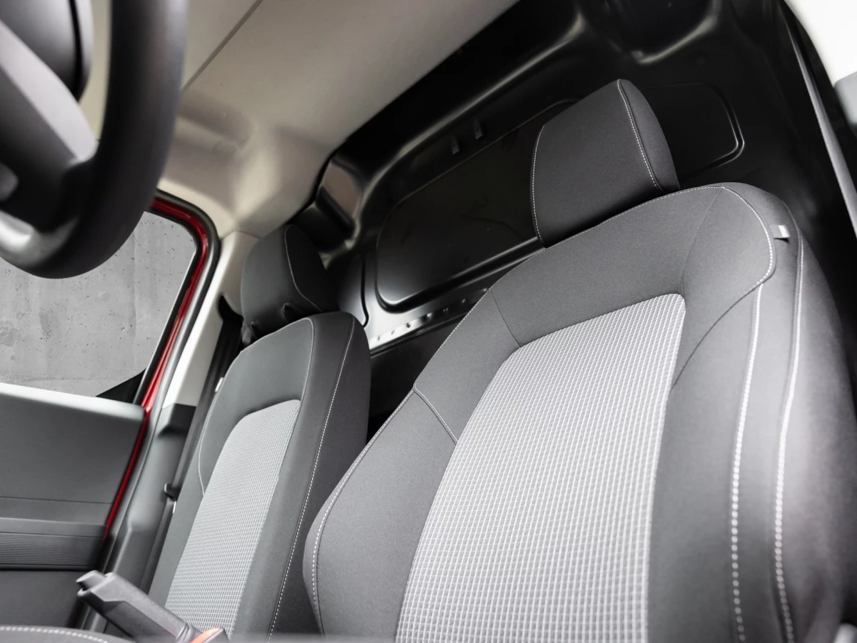 Ford-Transit Courier-image-10