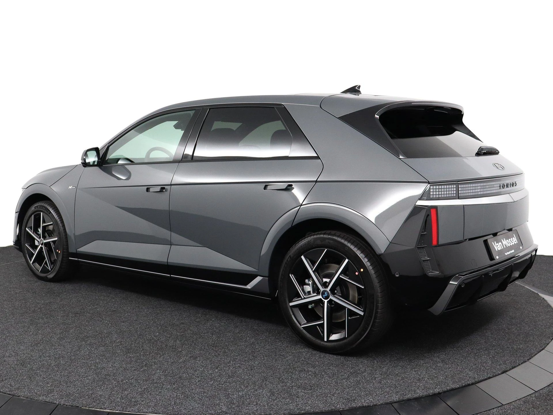 Hyundai-IONIQ 5-image-4