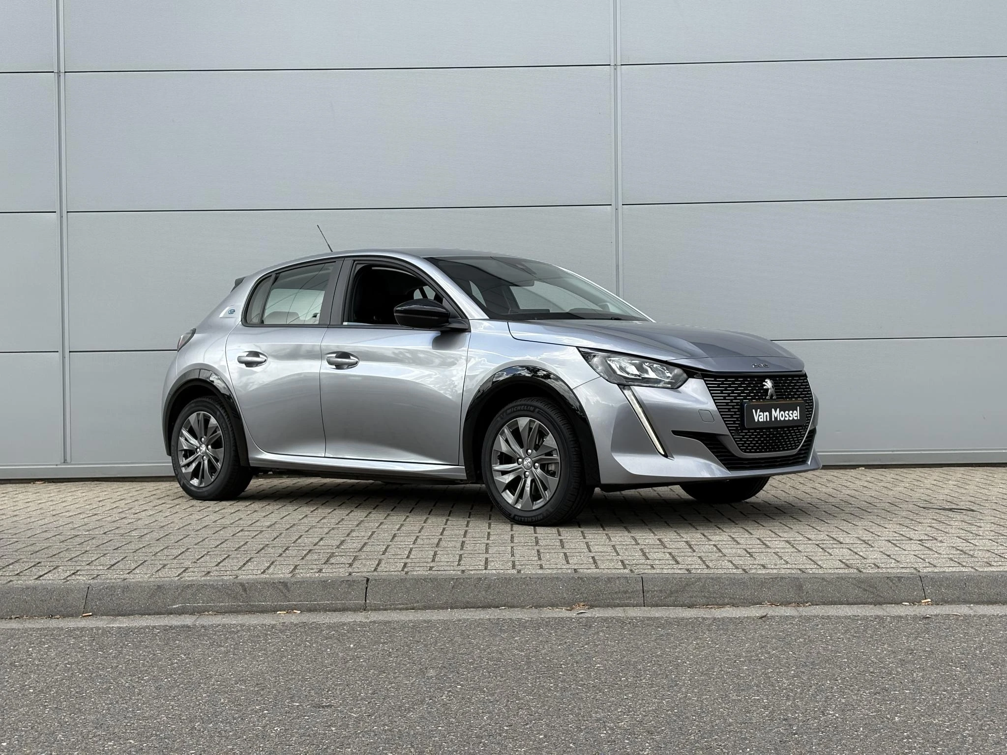 Peugeot-e-208-image-7