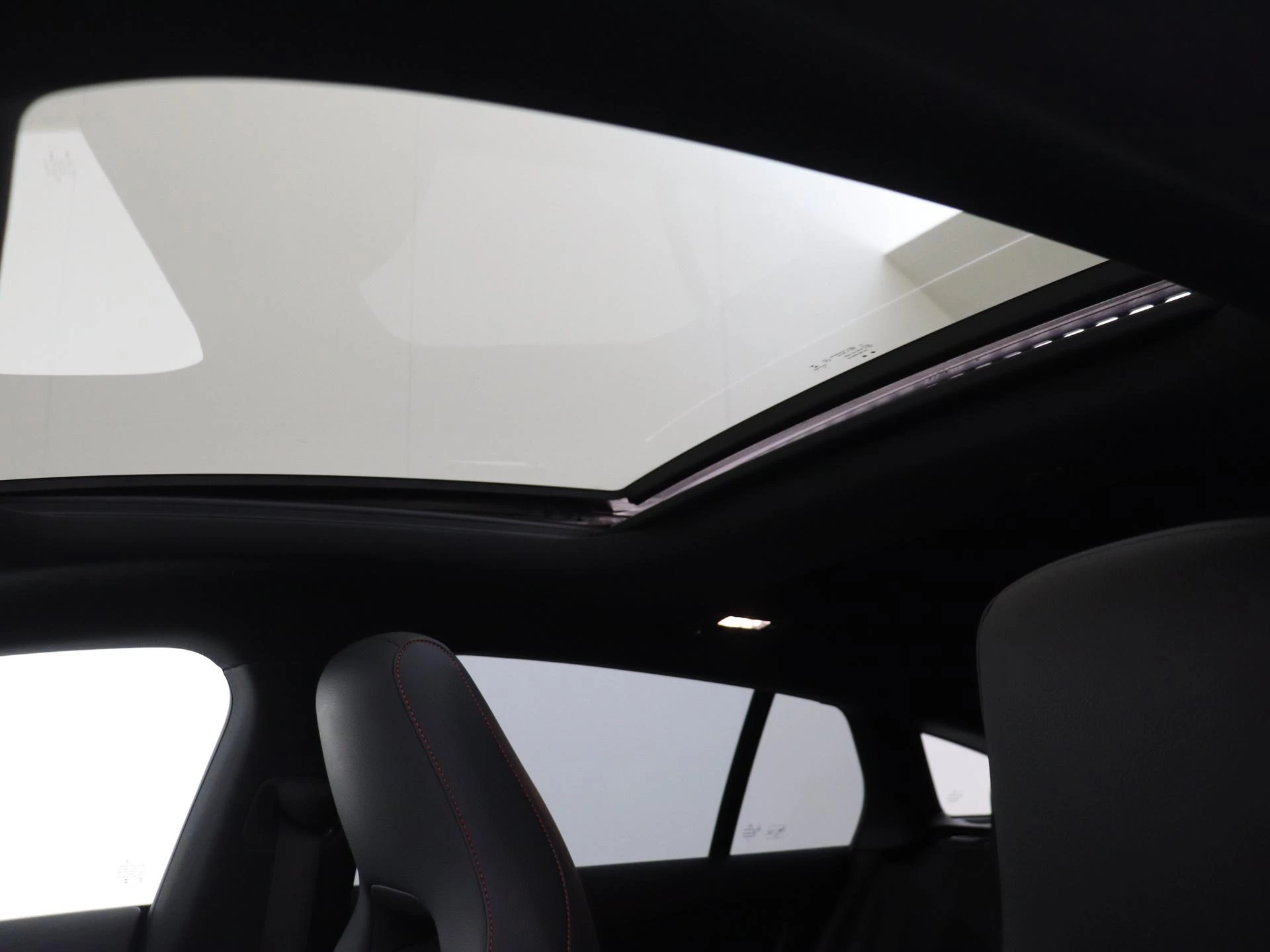 Mercedes-Benz-CLA-image-32