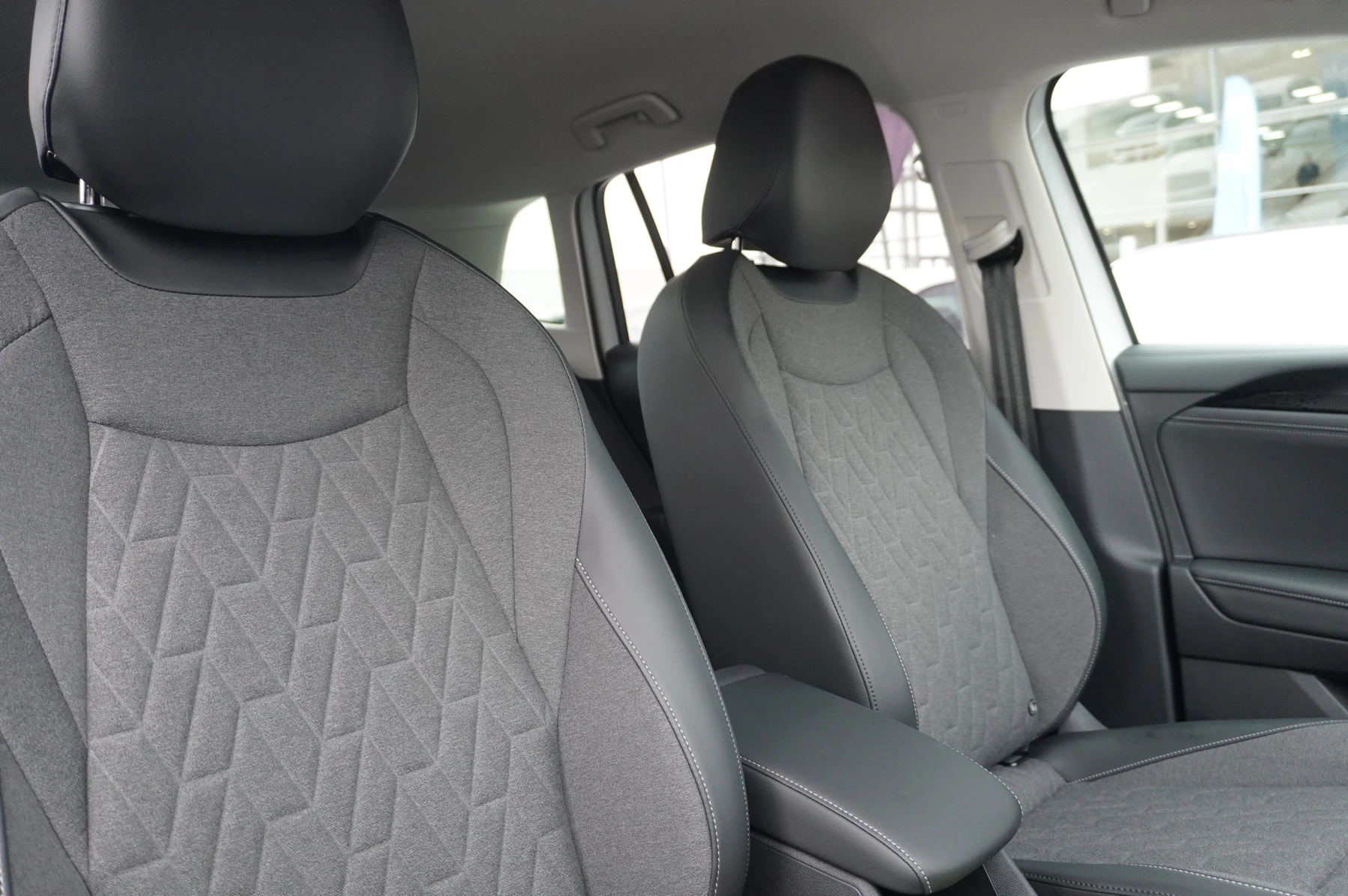 Volkswagen-Tiguan-image-23