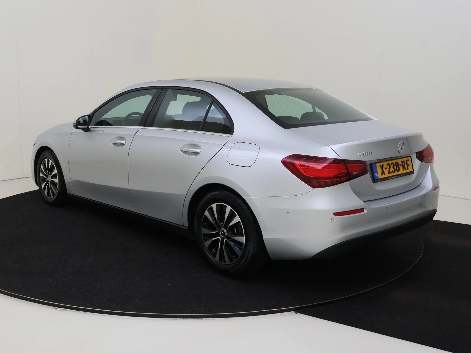 Mercedes-Benz-A-Klasse-image-2