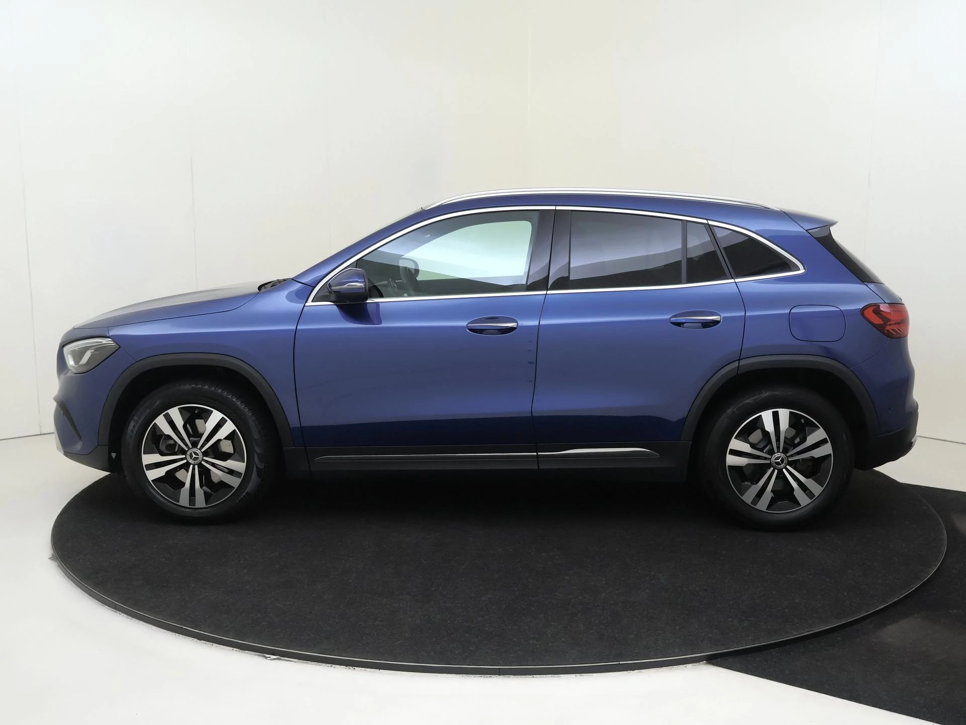 Mercedes-Benz-GLA-image-7