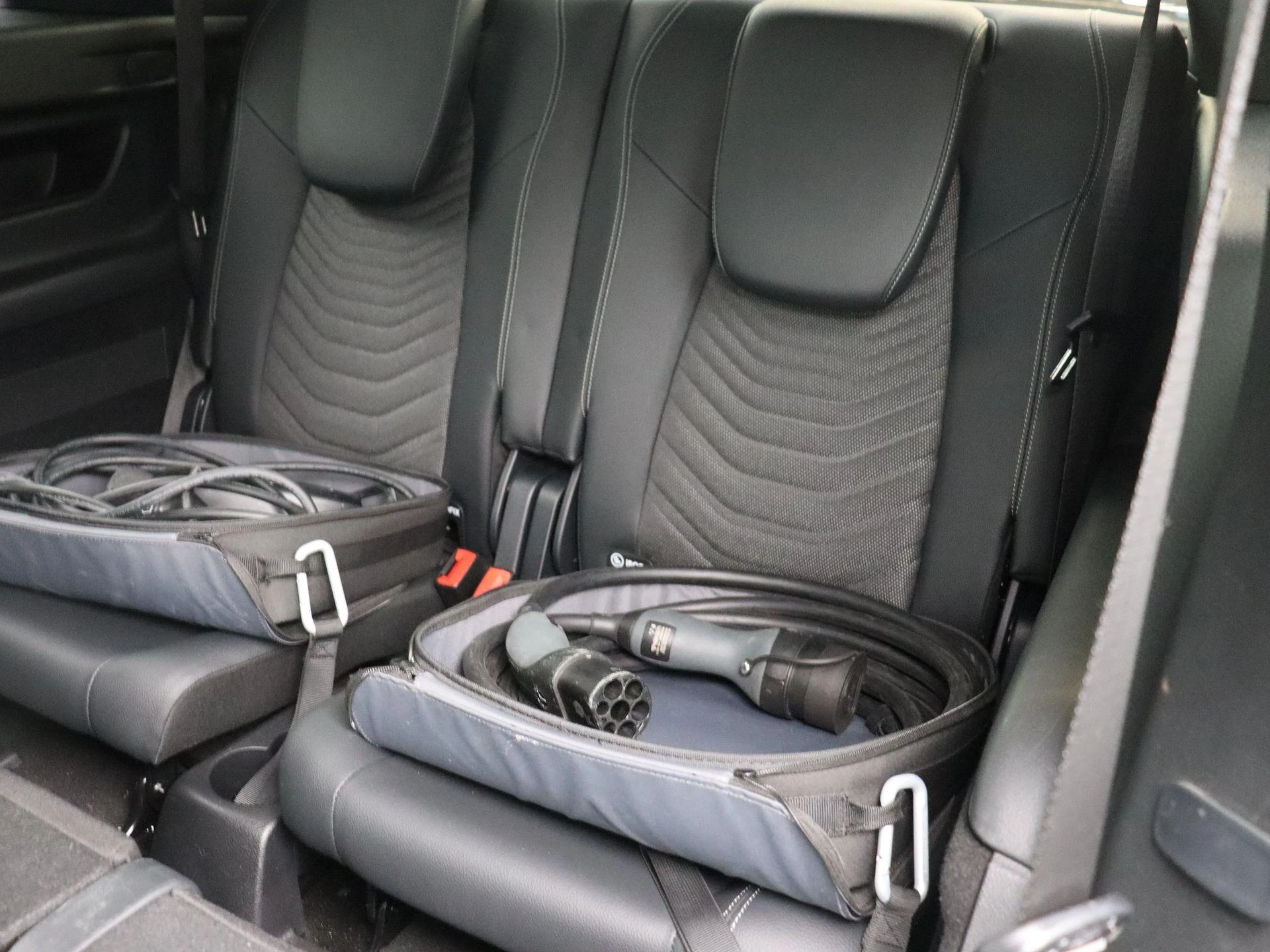 Mercedes-Benz-EQB-image-15