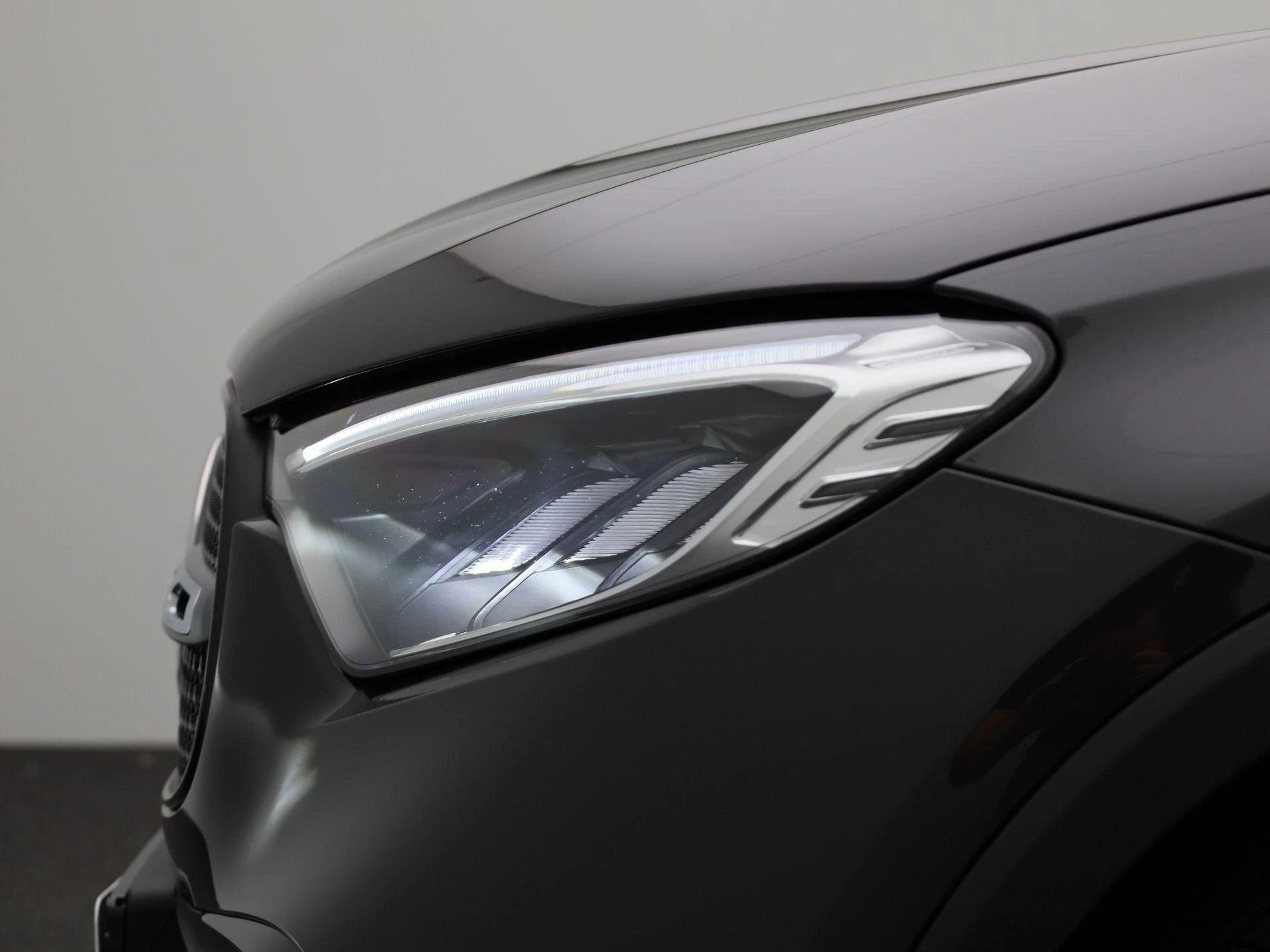 Mercedes-Benz-GLC-image-18