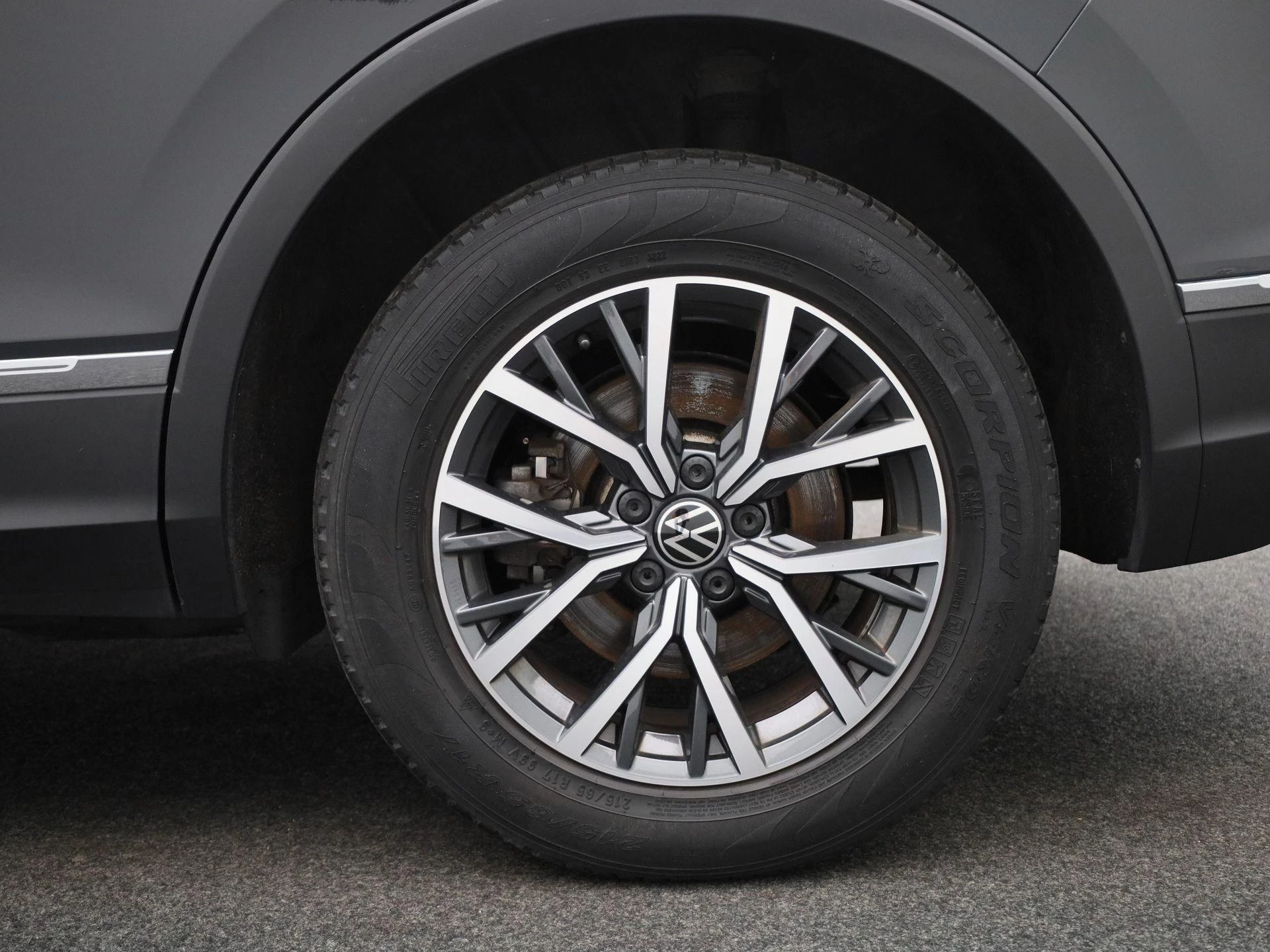 Volkswagen-Tiguan-image-12