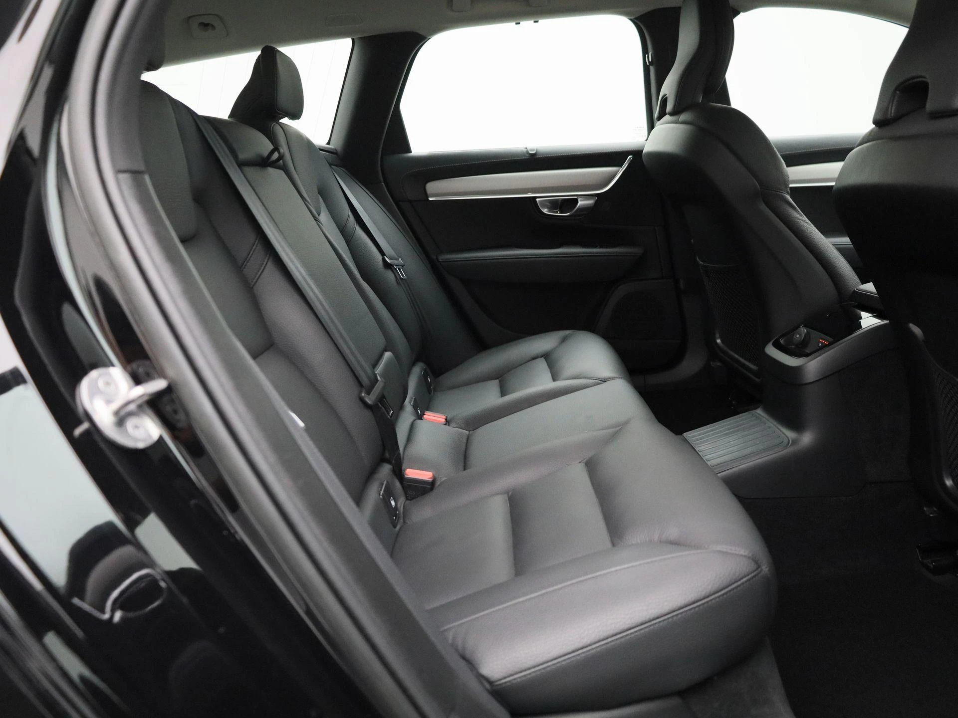 Volvo-V90-image-39