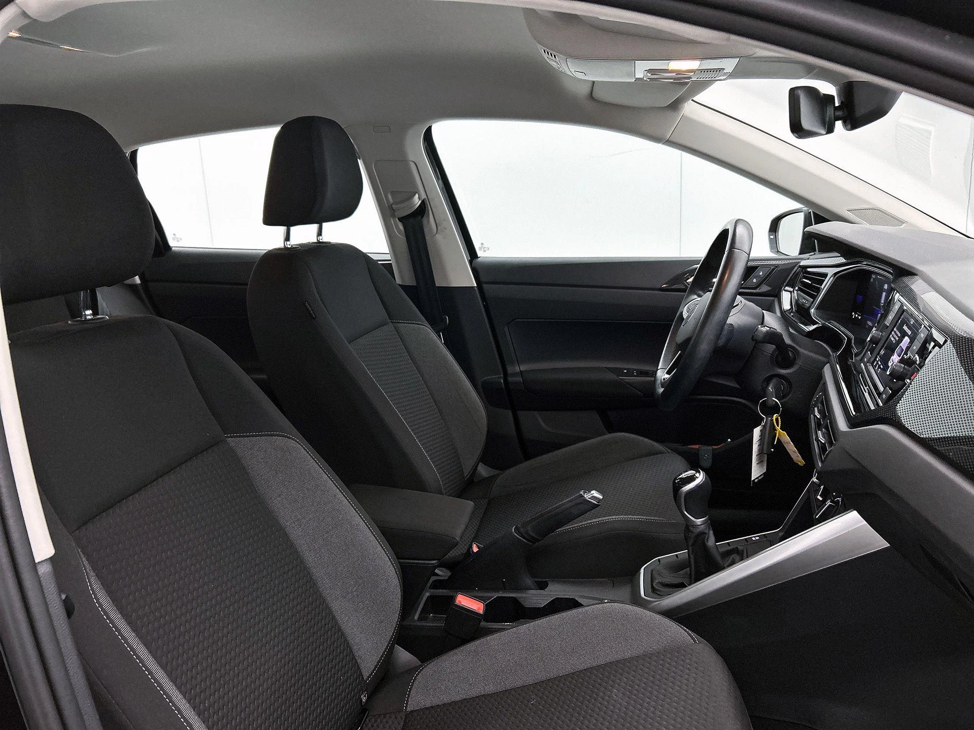 Volkswagen-Polo-image-33