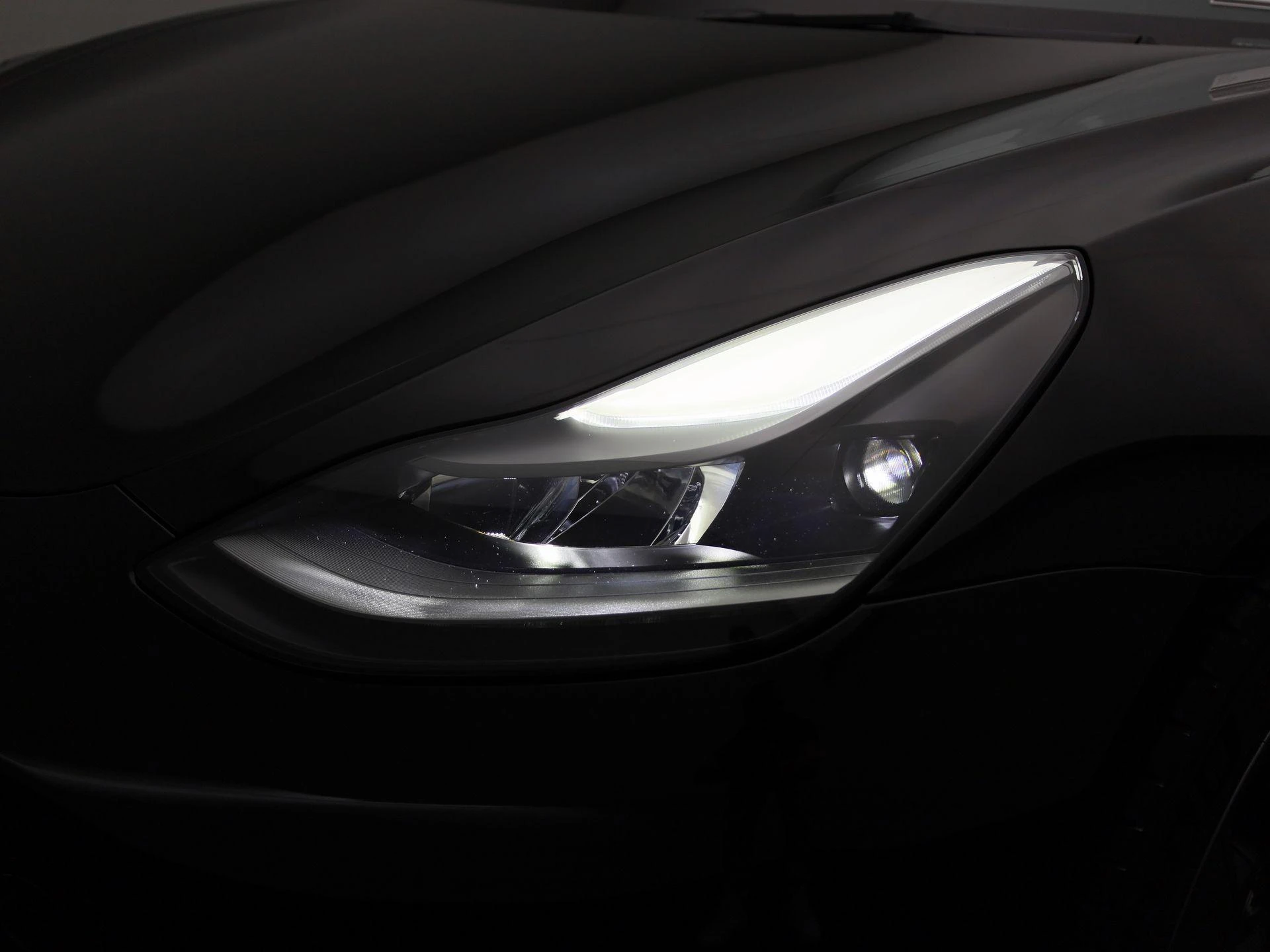 Tesla-Model 3-image-15