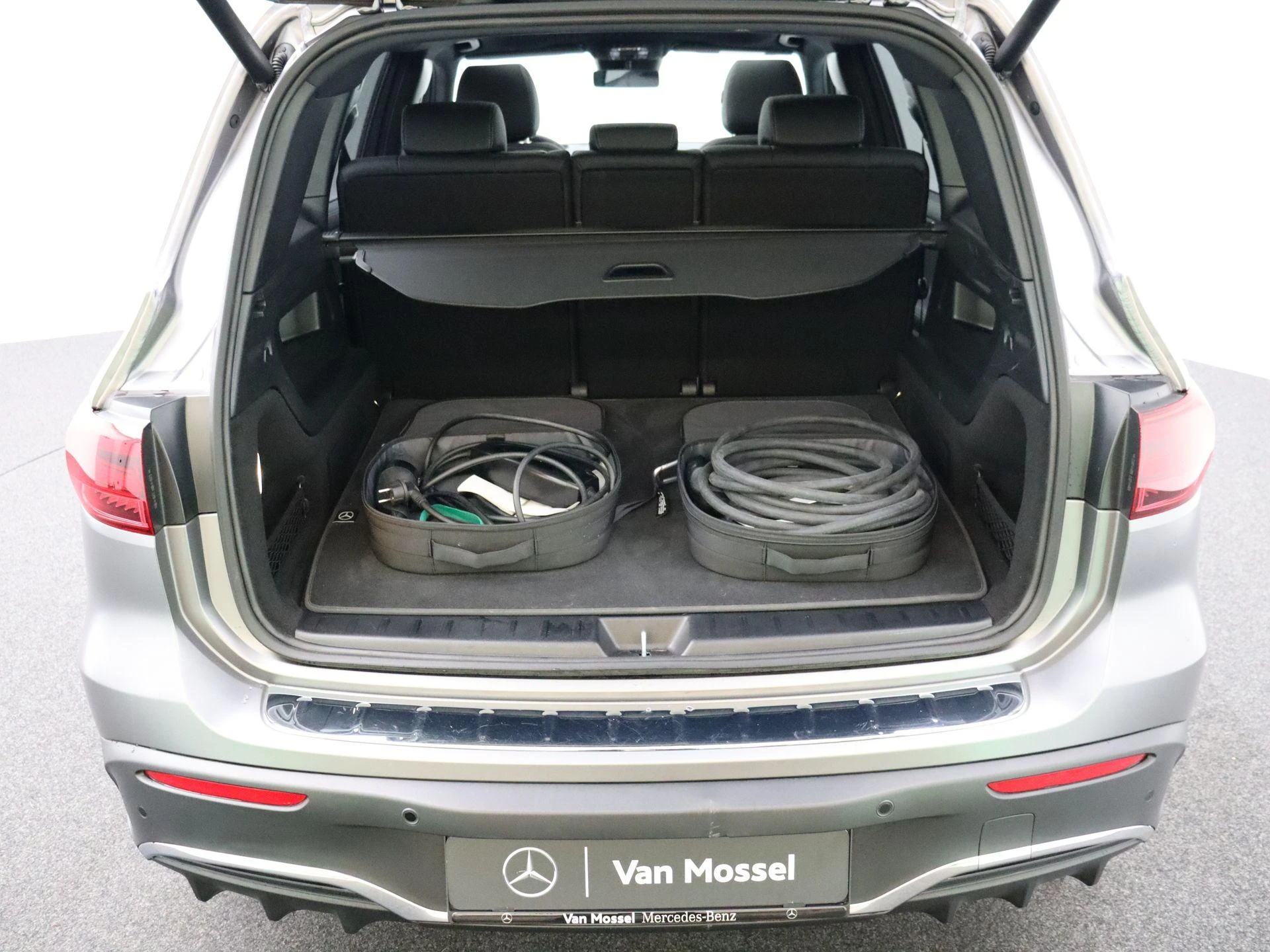 Mercedes-Benz-EQB-image-26