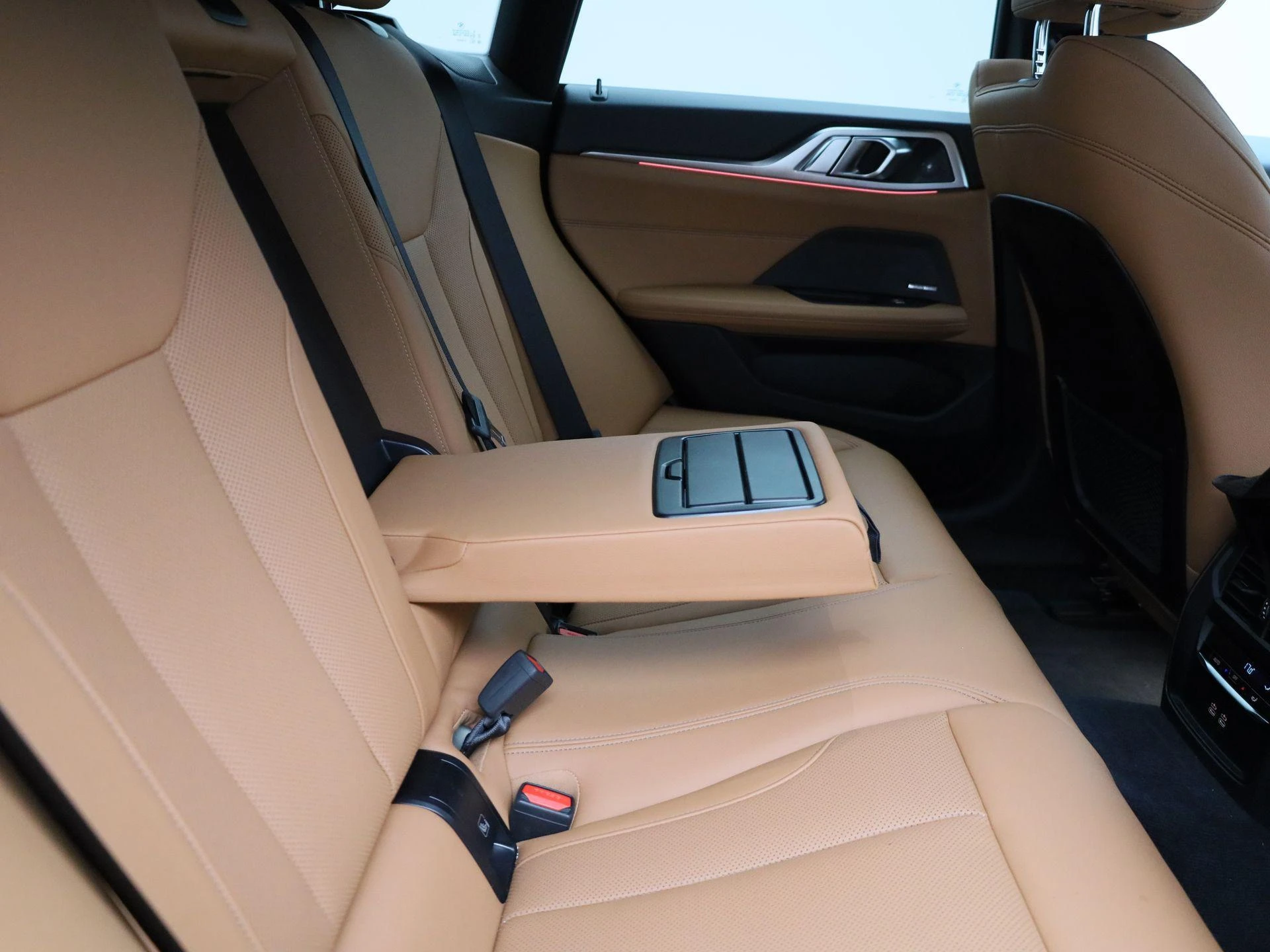 BMW-i4-image-49