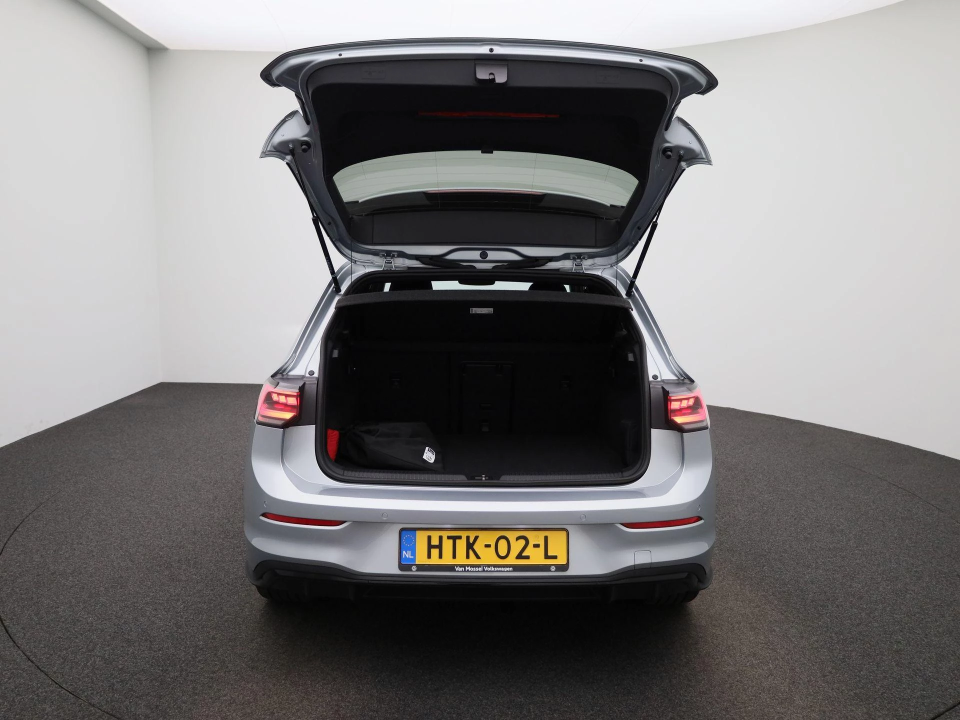 Volkswagen-Golf-image-10