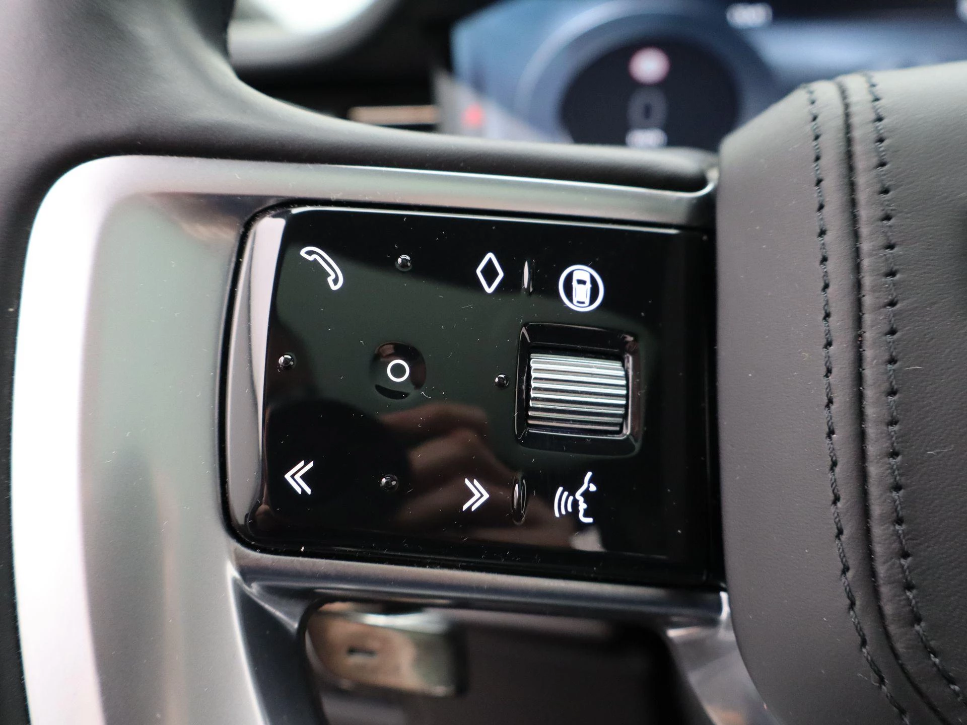 Land Rover-Range Rover-image-29