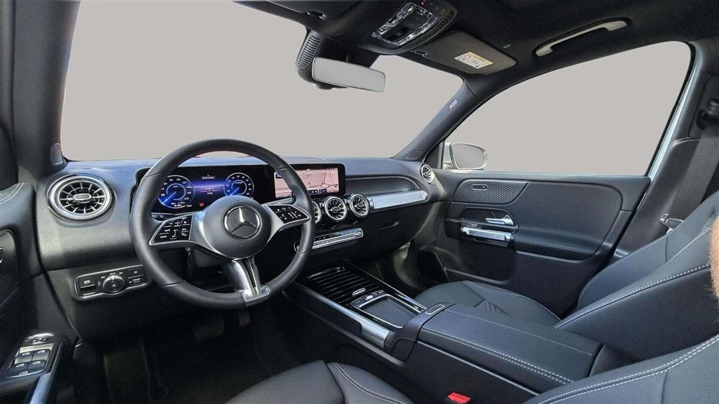 Mercedes-Benz-EQB-image-12