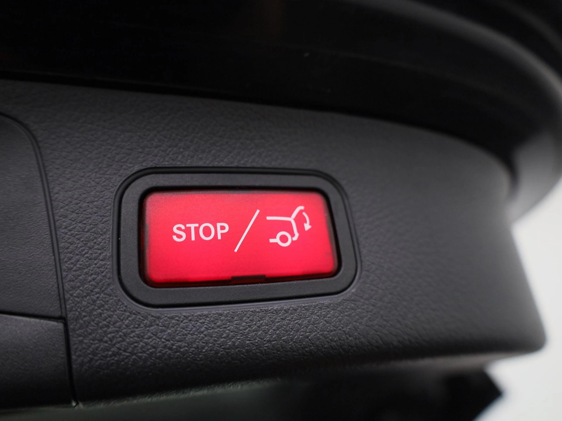 Mercedes-Benz-EQA-image-12