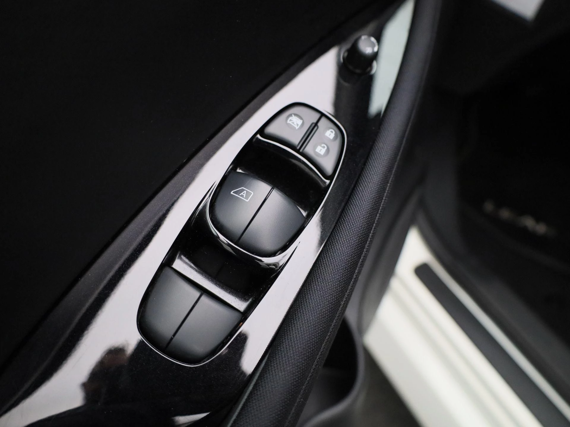 Nissan-Leaf-image-25