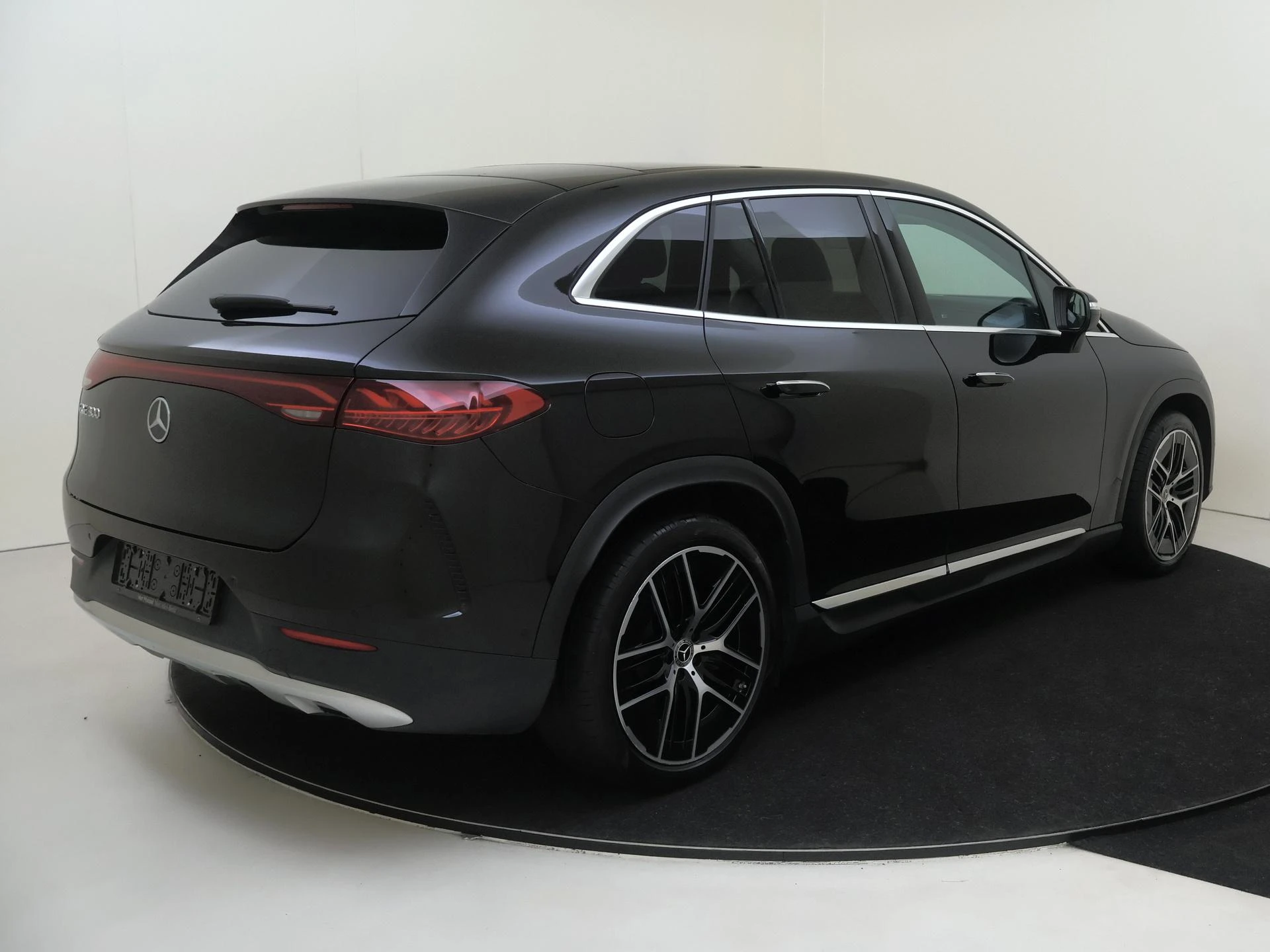 Mercedes-Benz-EQE-image-3