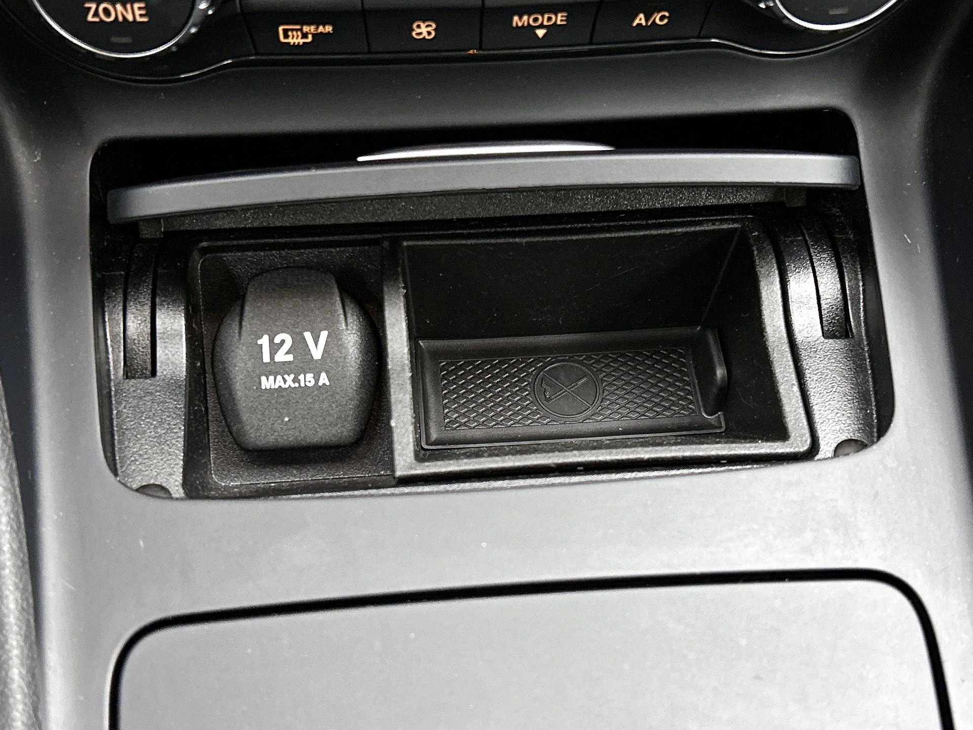 Mercedes-Benz-CLA-image-33