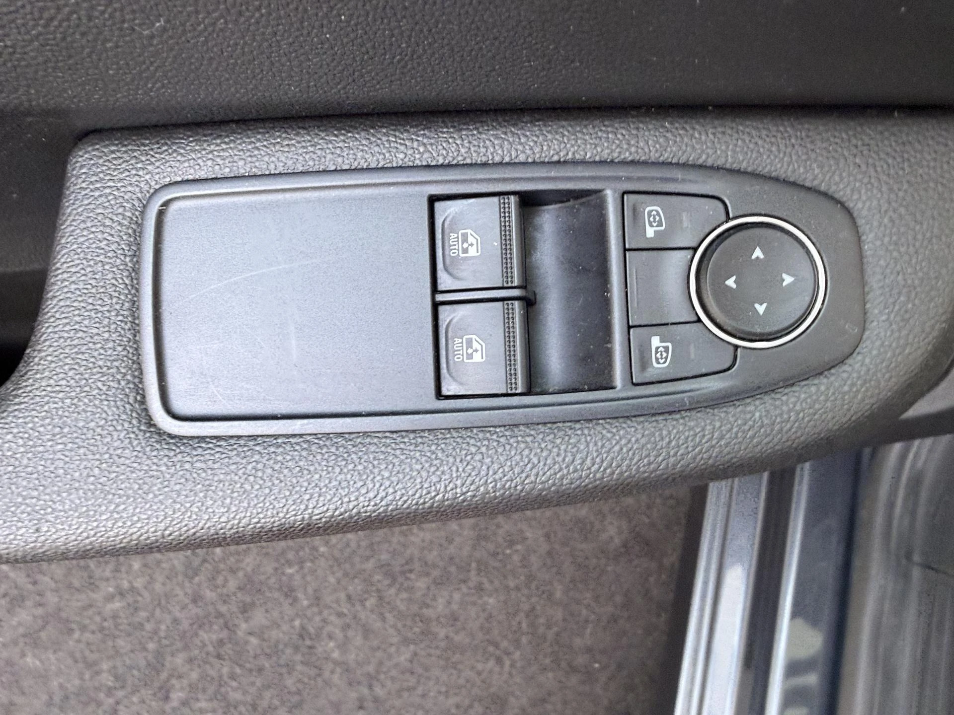Renault-Clio-image-23