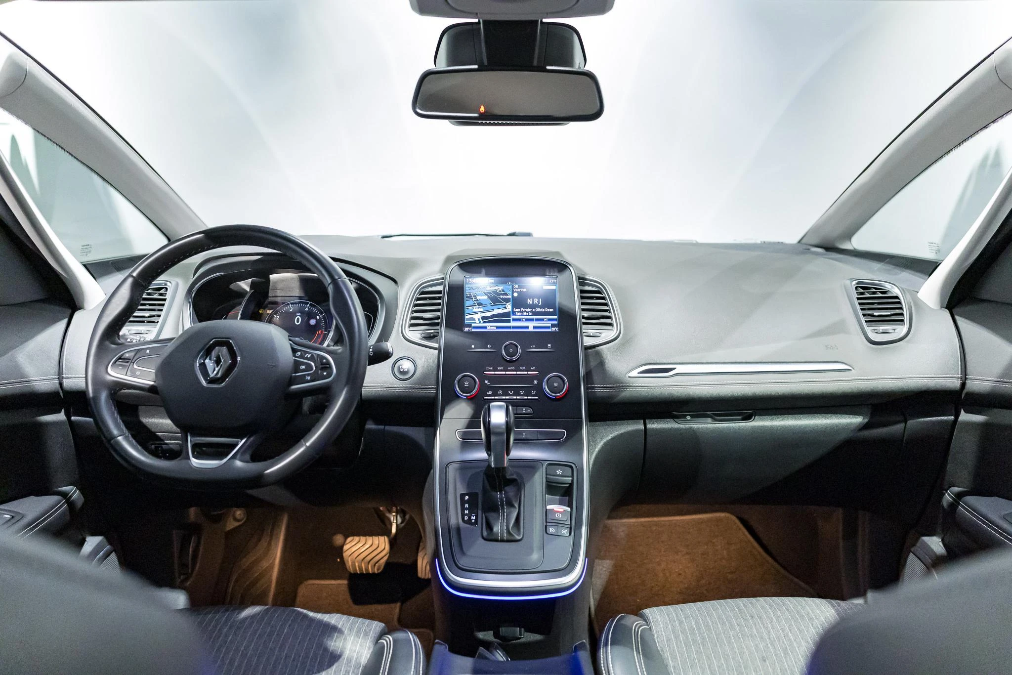 Renault-Grand Scénic-image-23