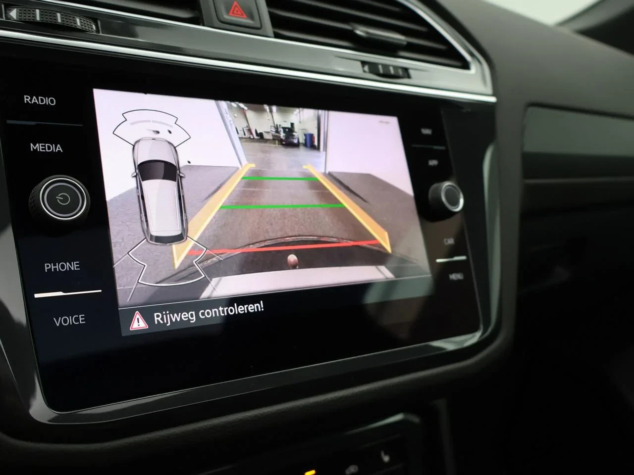 Volkswagen Tiguan eHybrid (PHEV) Tiguan eHybrid 1.4PHEV R-Line Business Premium 150PK *AUTOMAAT*PANODAK*TREKHAAK*LEDER*CAMERA*ACC*PDC*...*