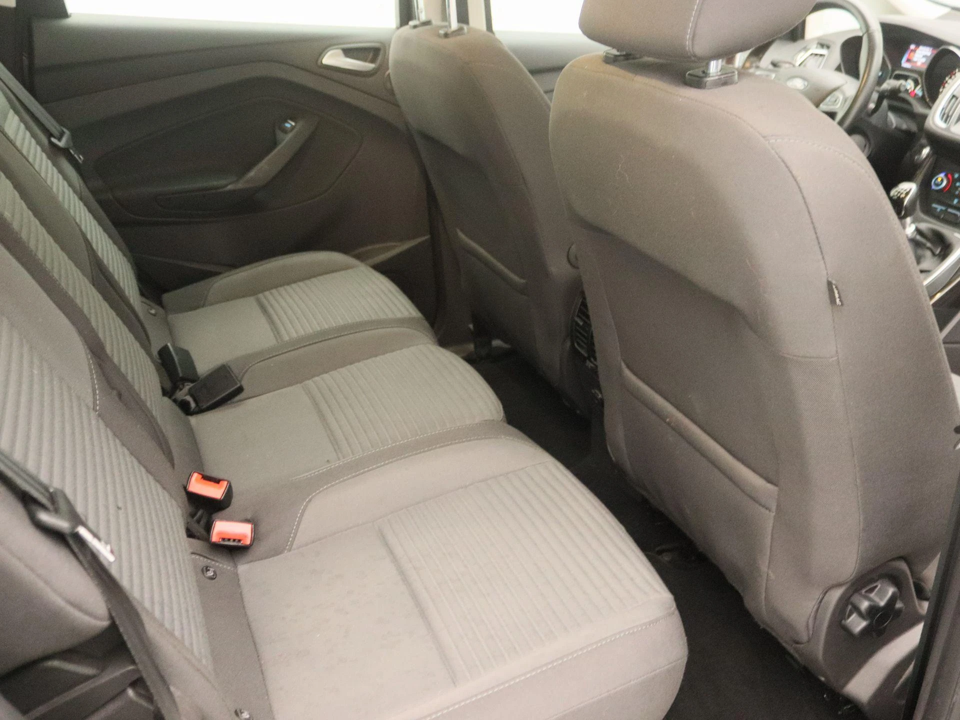 Ford-C-MAX-image-23