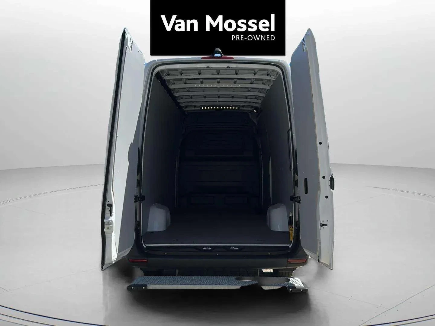 Mercedes-Benz-eSprinter-image-6