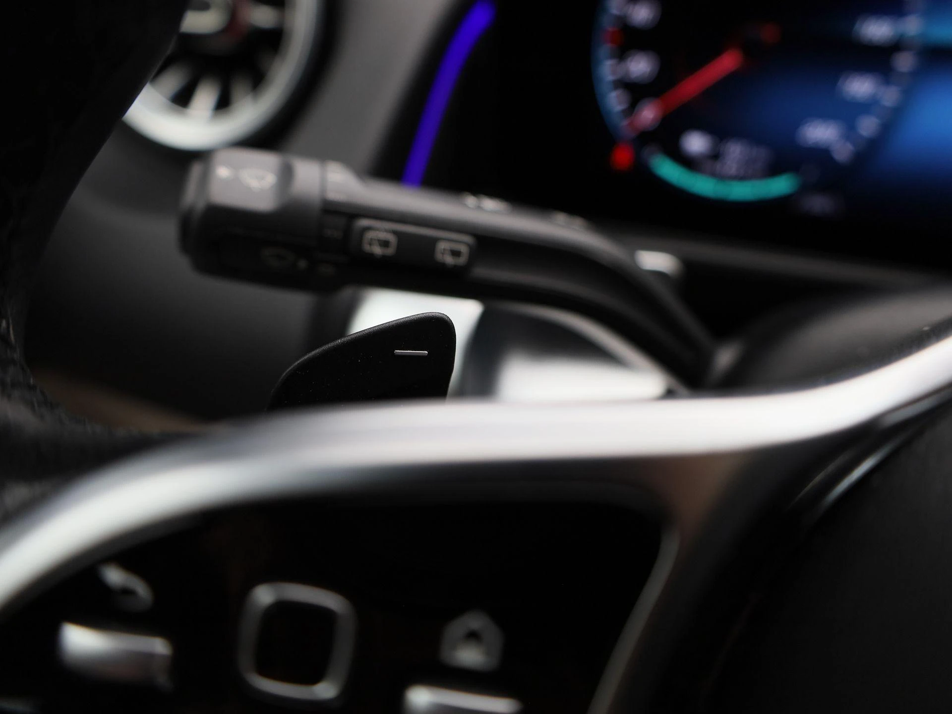 Mercedes-Benz-EQB-image-22