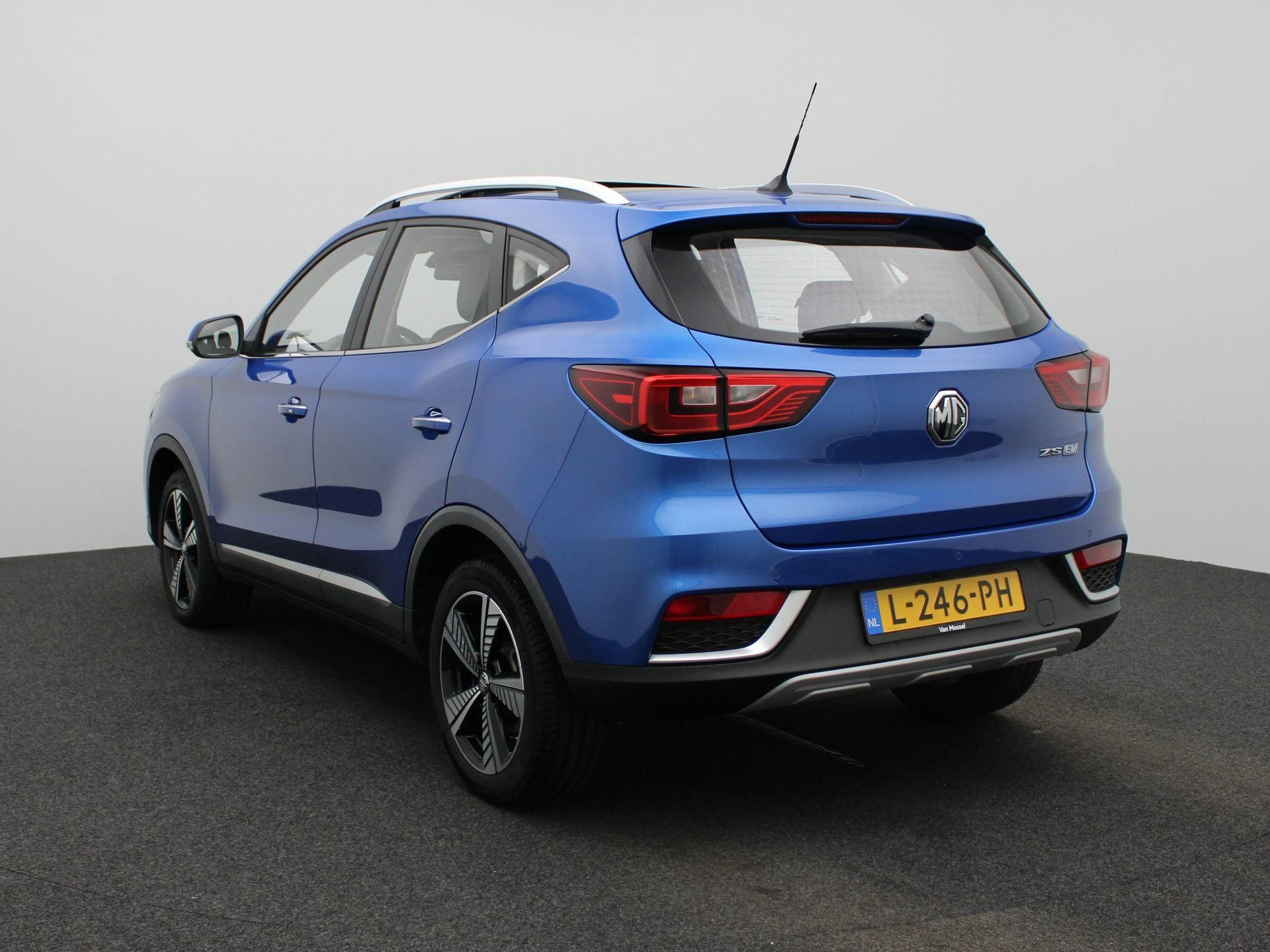MG-ZS EV-image-1