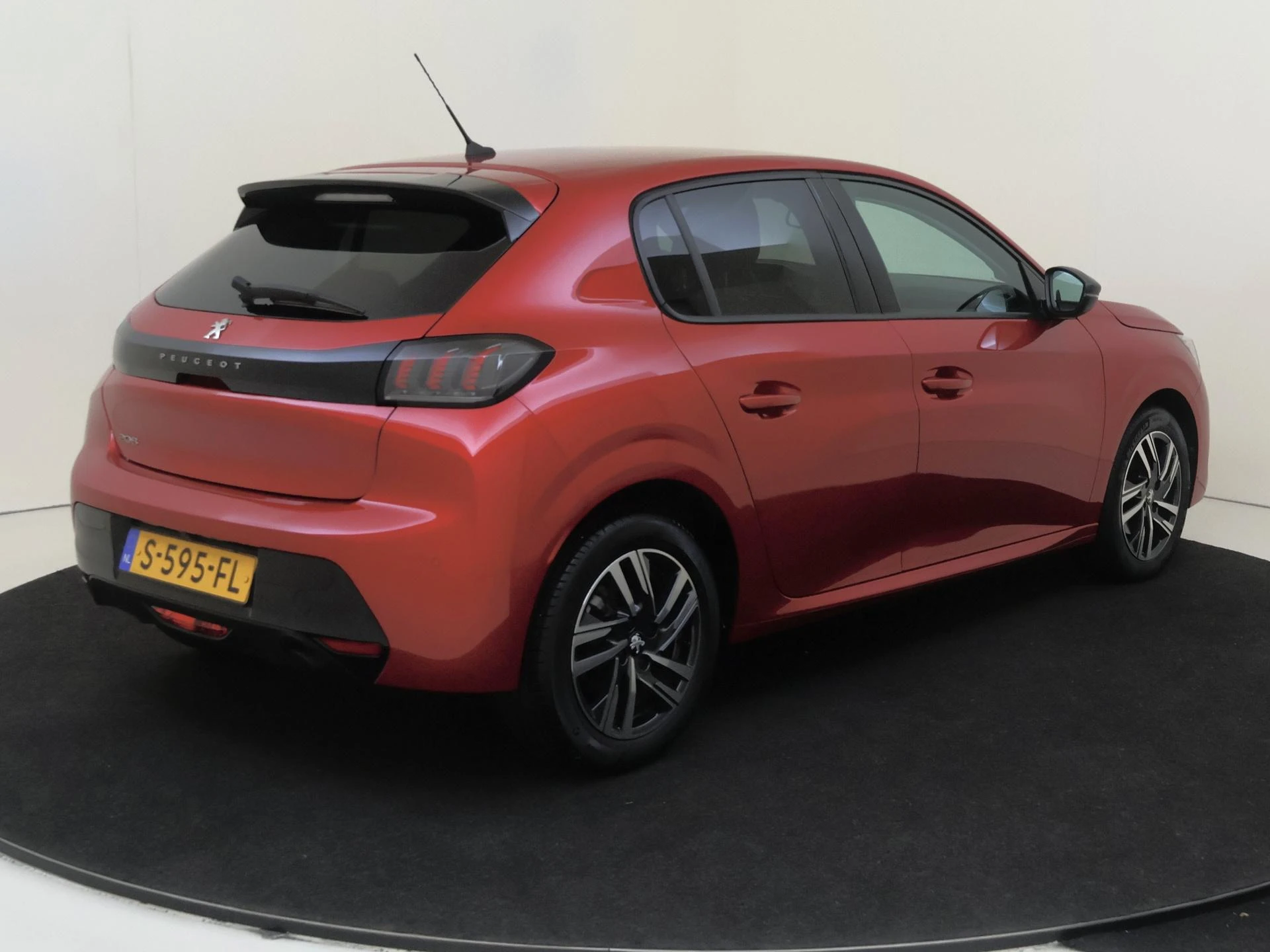 Peugeot-208-image-3