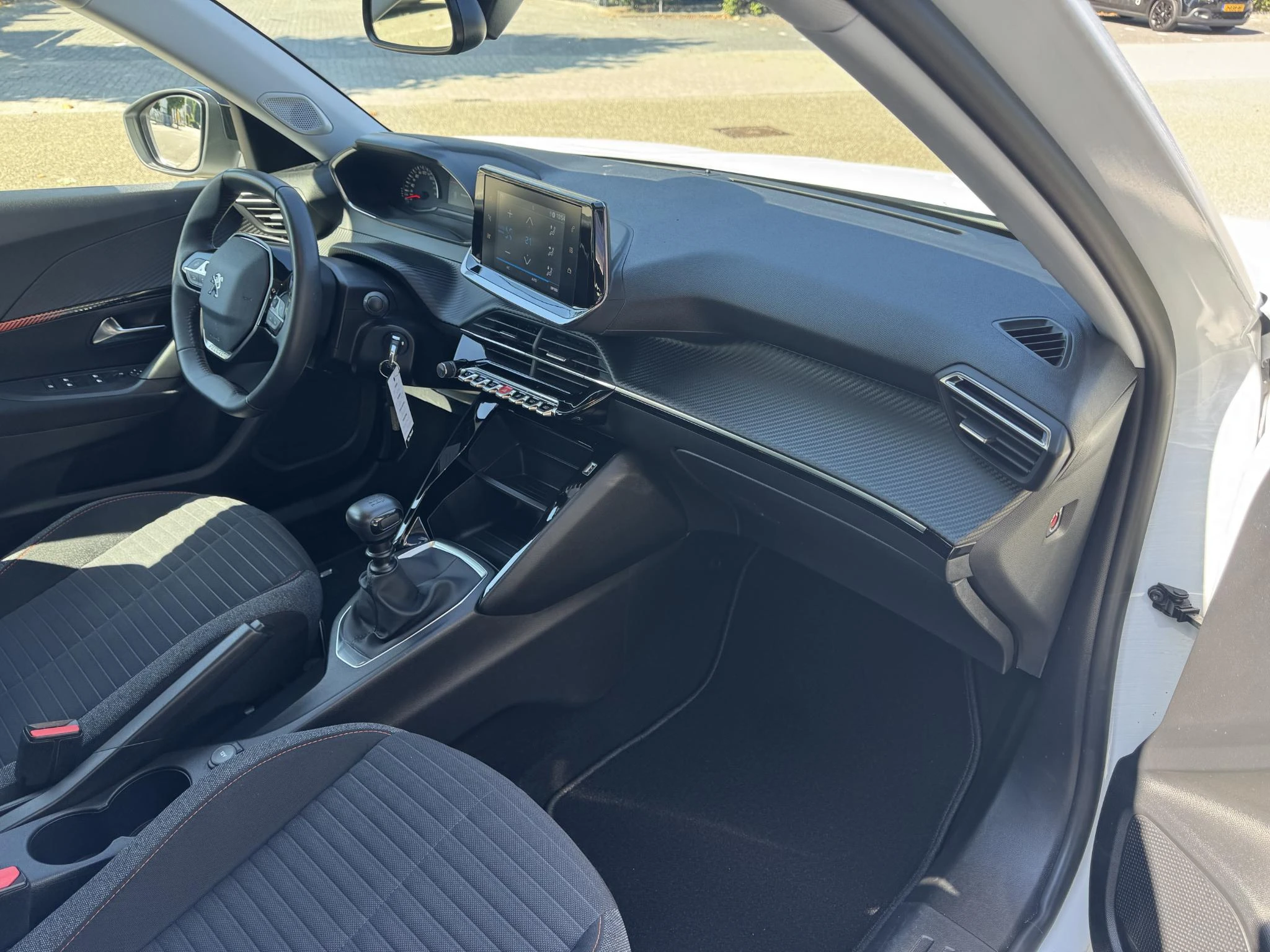 Peugeot-2008-image-15