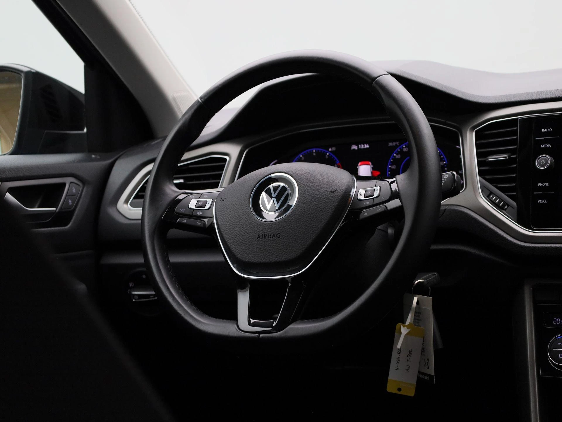 Volkswagen-T-Roc-image-36