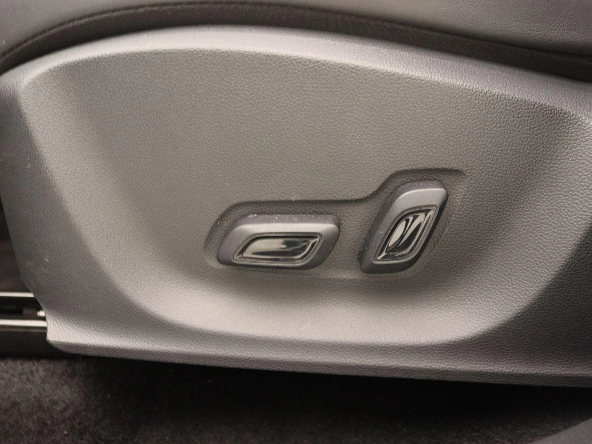 MG Standard Range Luxury 50 kWh