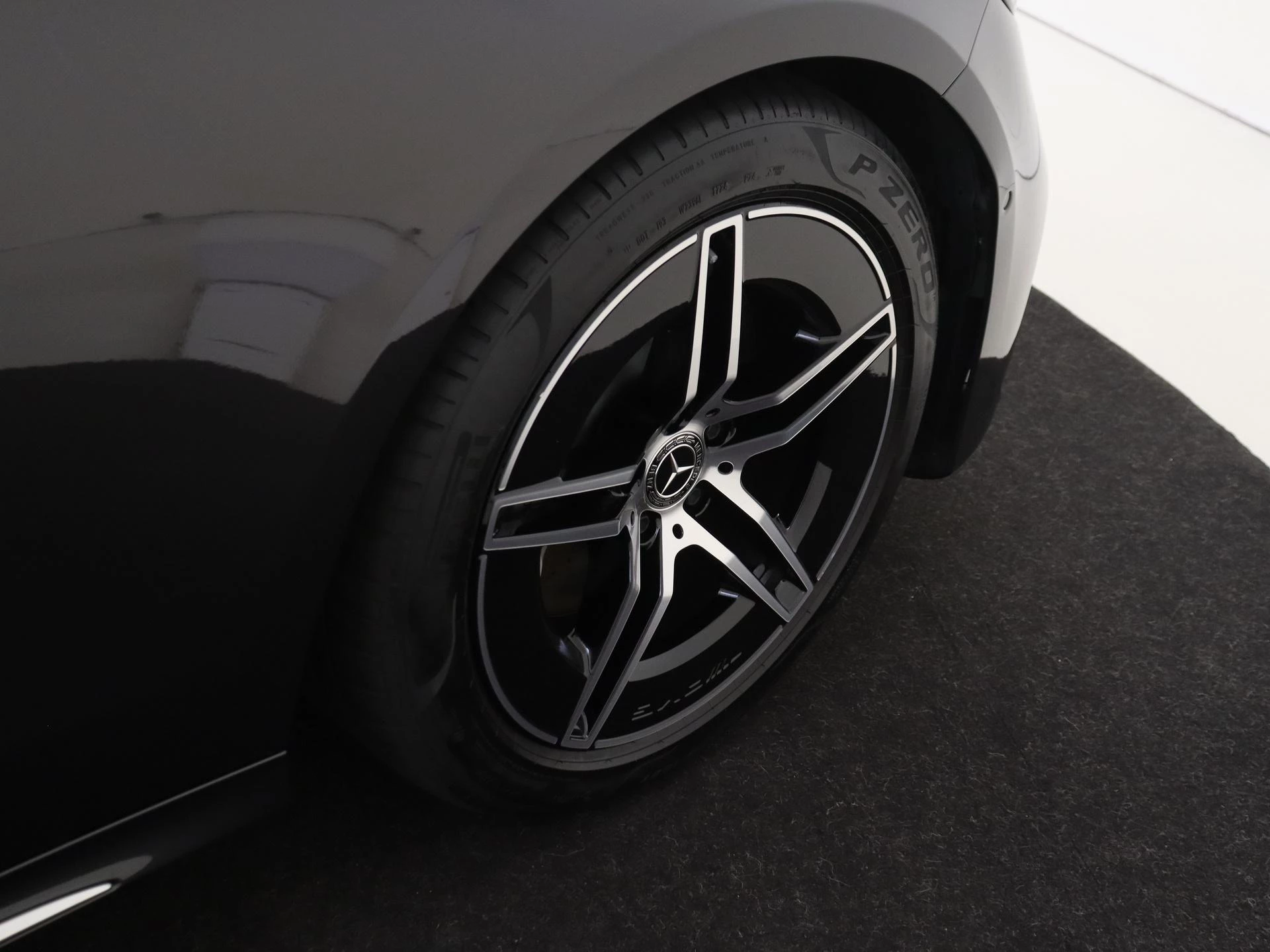 Mercedes-Benz-E-Klasse-image-9