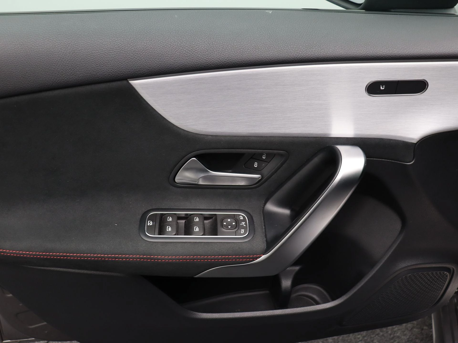 Mercedes-Benz A-Klasse 180 + AMG LINE + LED + CAMERA +