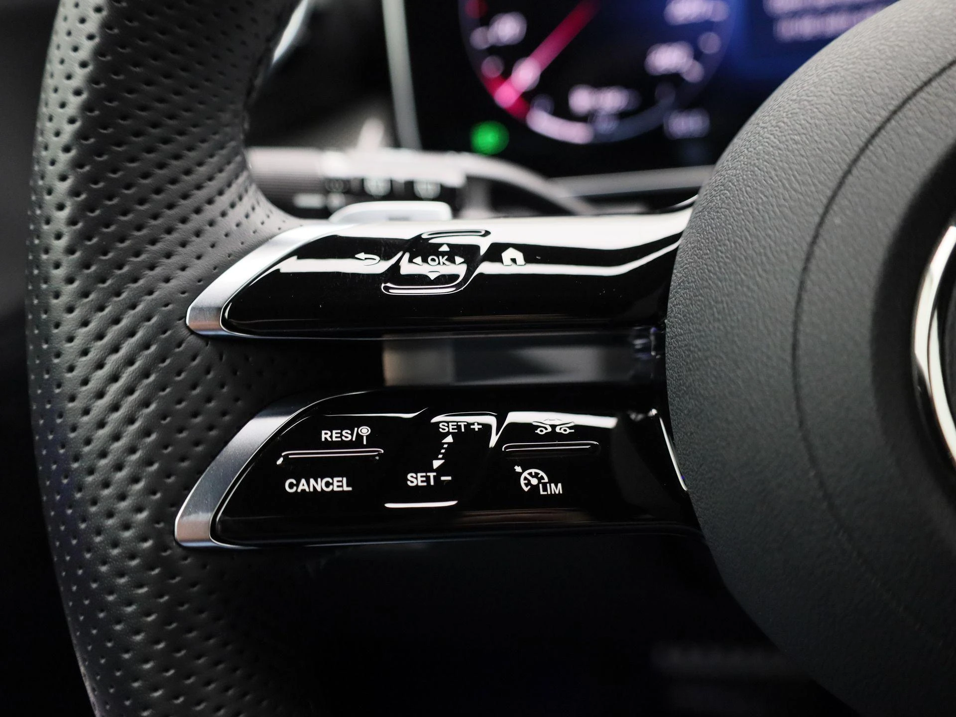 Mercedes-Benz-GLC-image-21