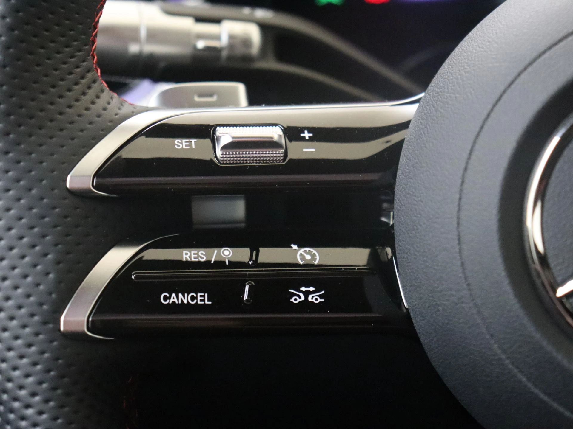 Mercedes-Benz-CLA-image-11