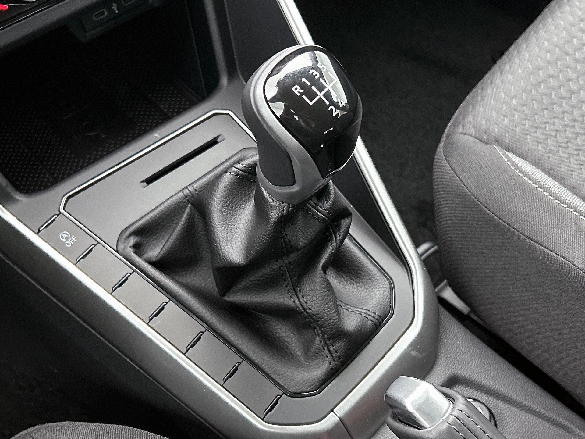 Volkswagen-Polo-image-7