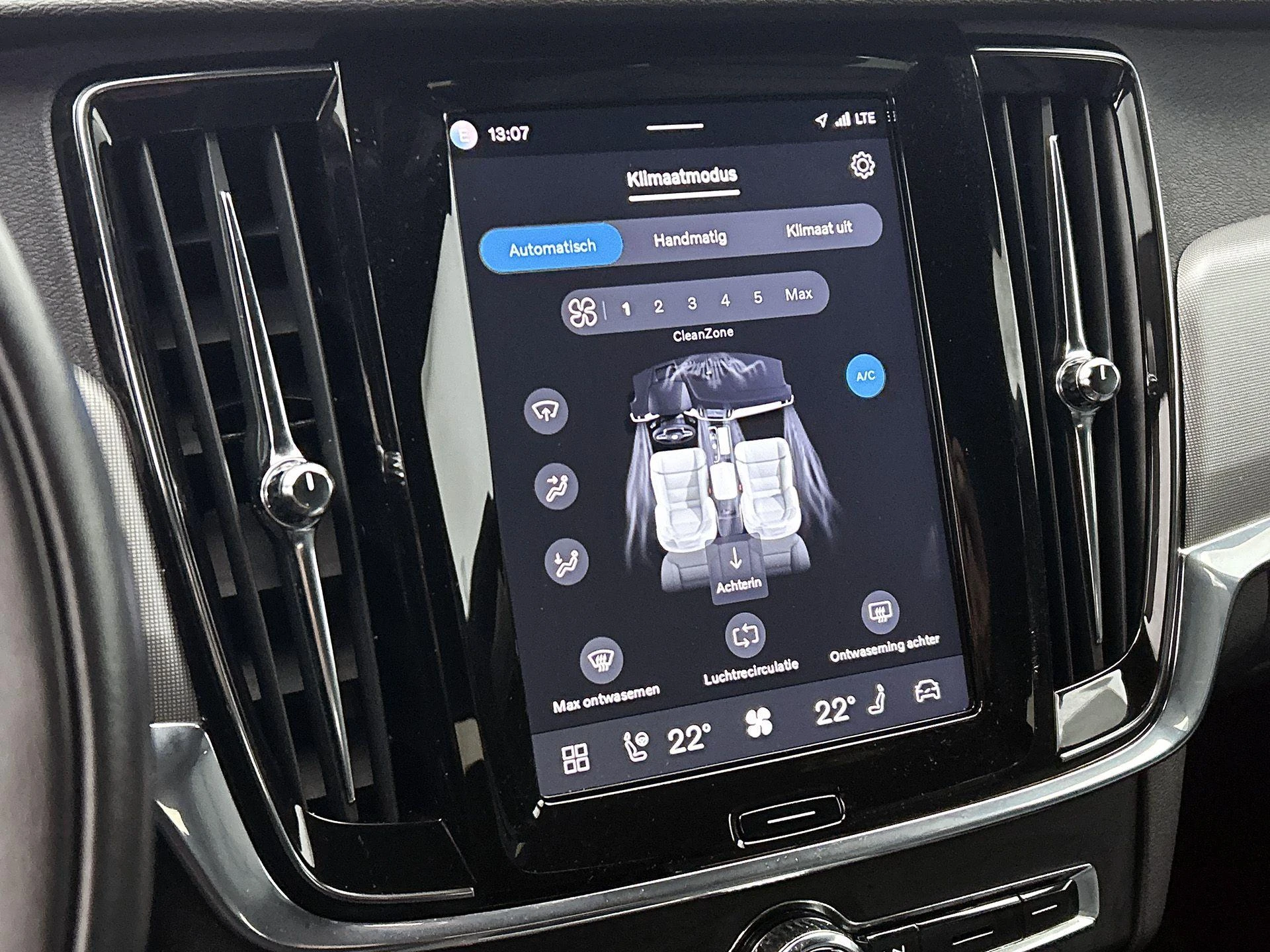 Volvo-V90-image-15