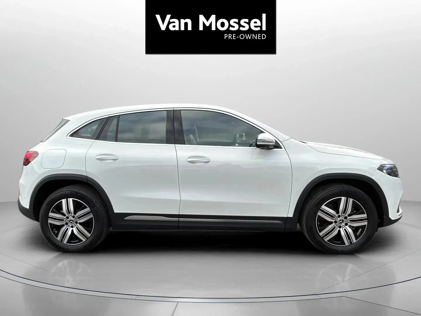 Mercedes-Benz-EQA-image-3