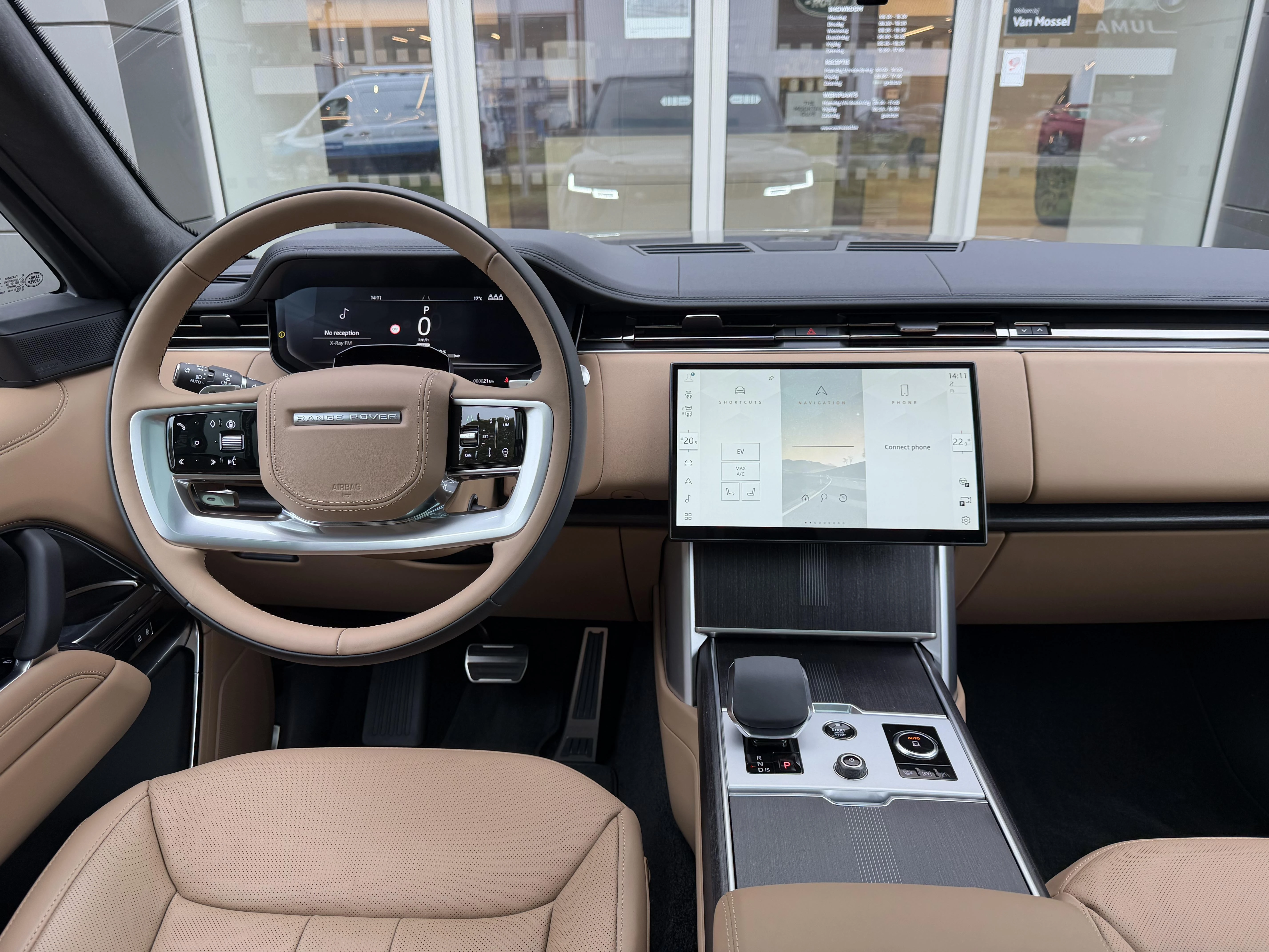 Land Rover-Range Rover-image-14