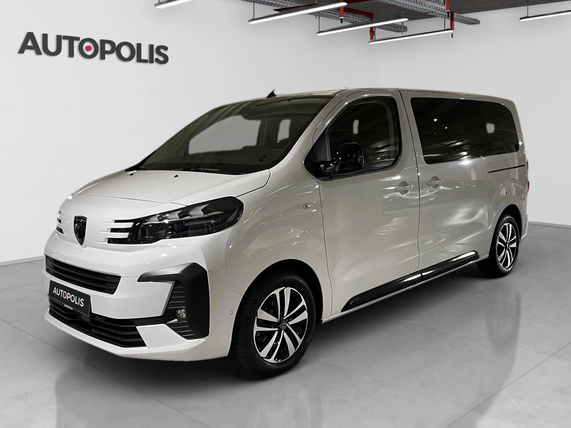 Peugeot-Traveller-image-0