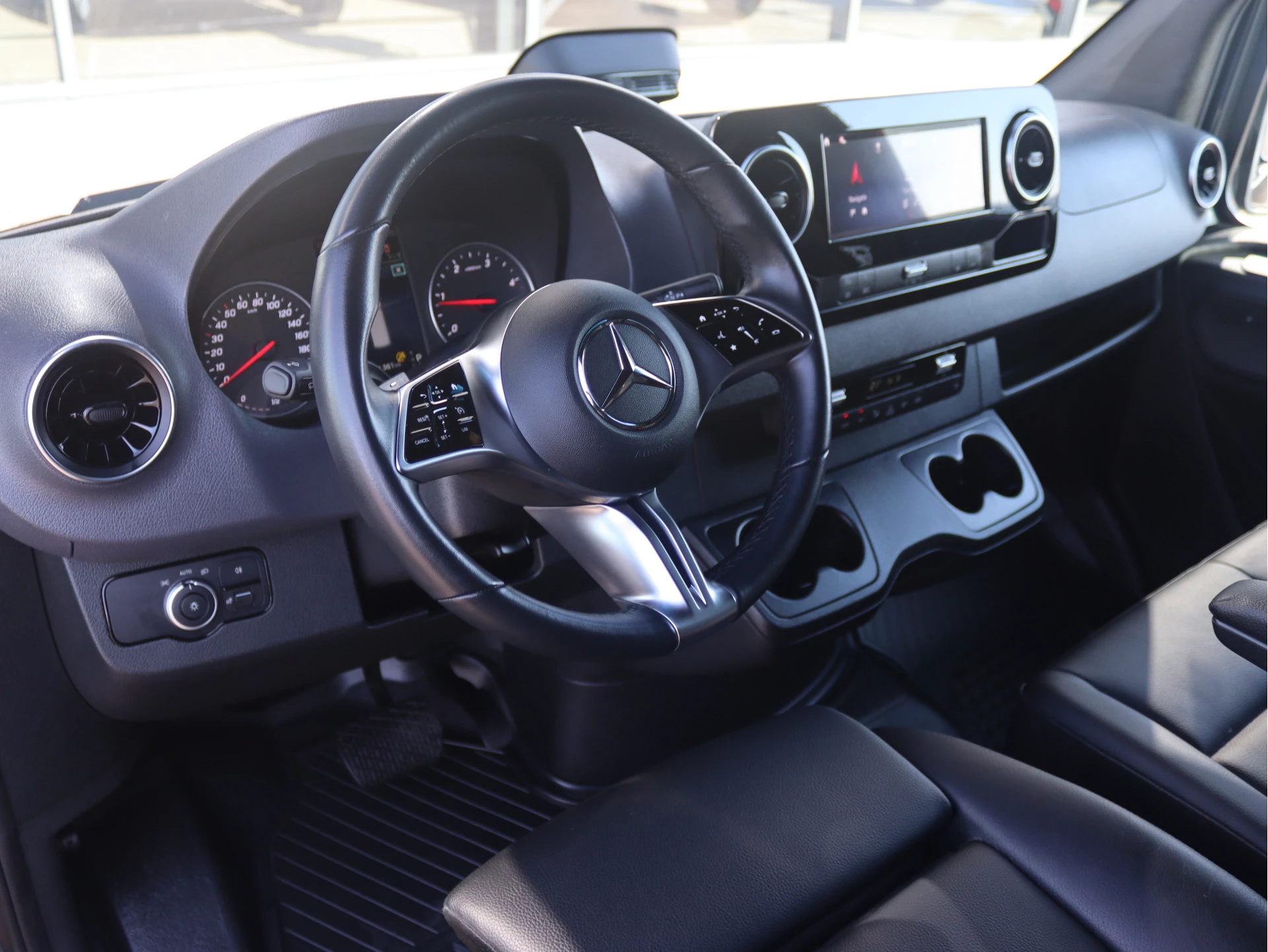 Mercedes-Benz-Sprinter-image-3