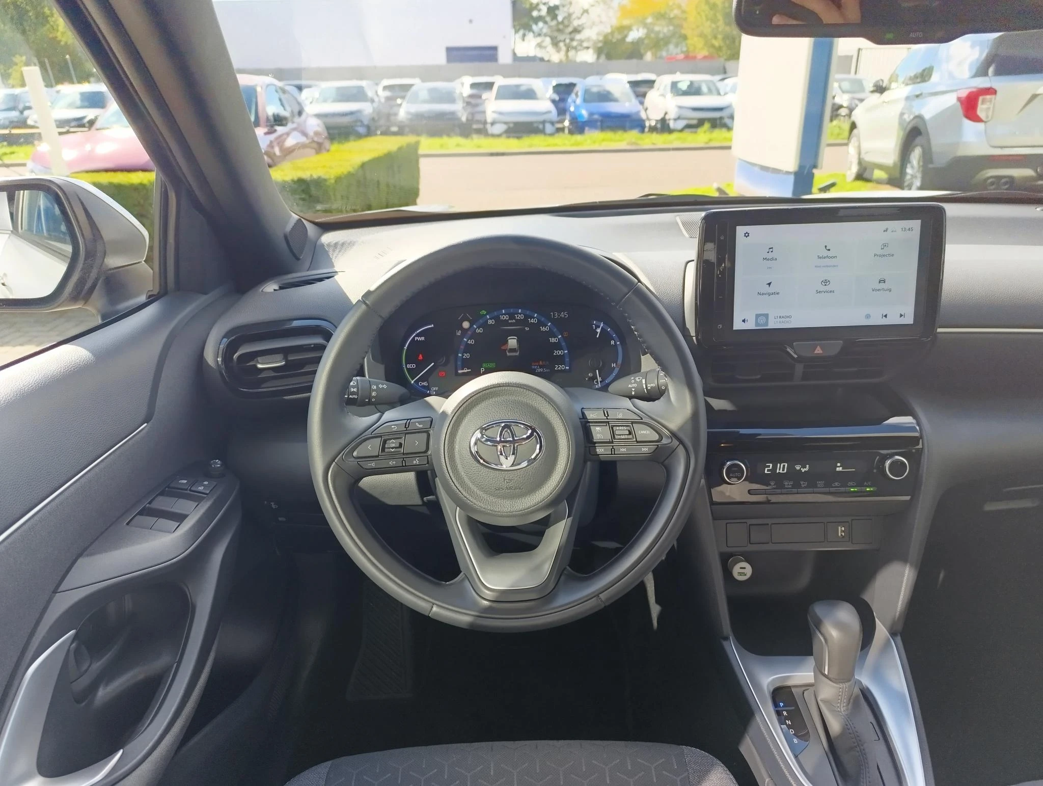 Toyota-Yaris Cross-image-9