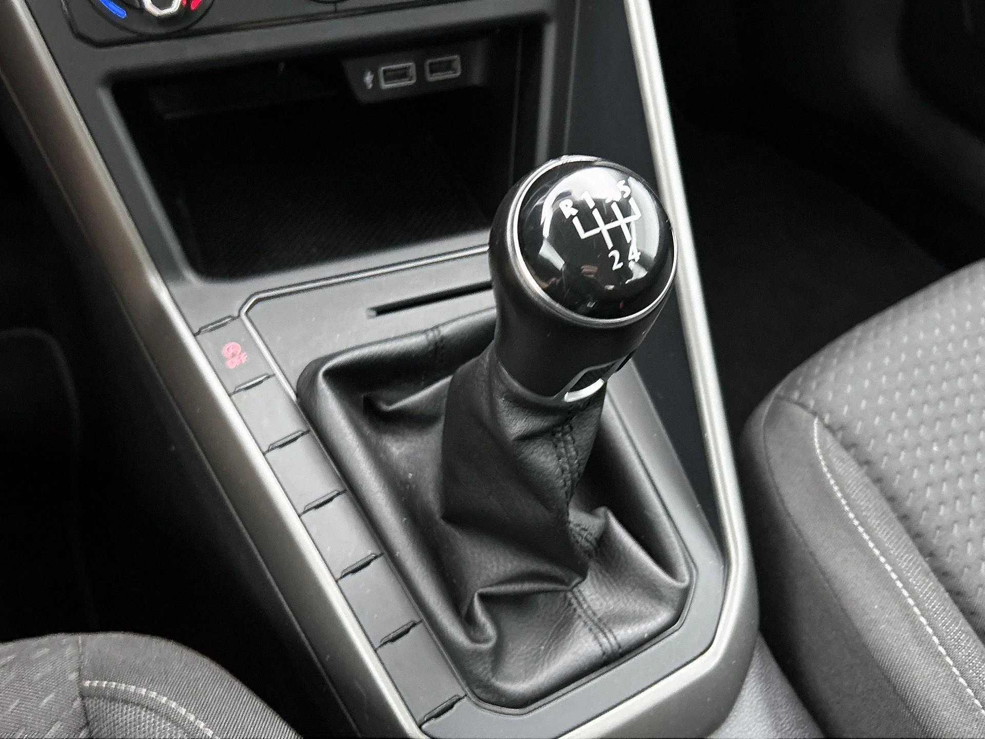 Volkswagen-Polo-image-24