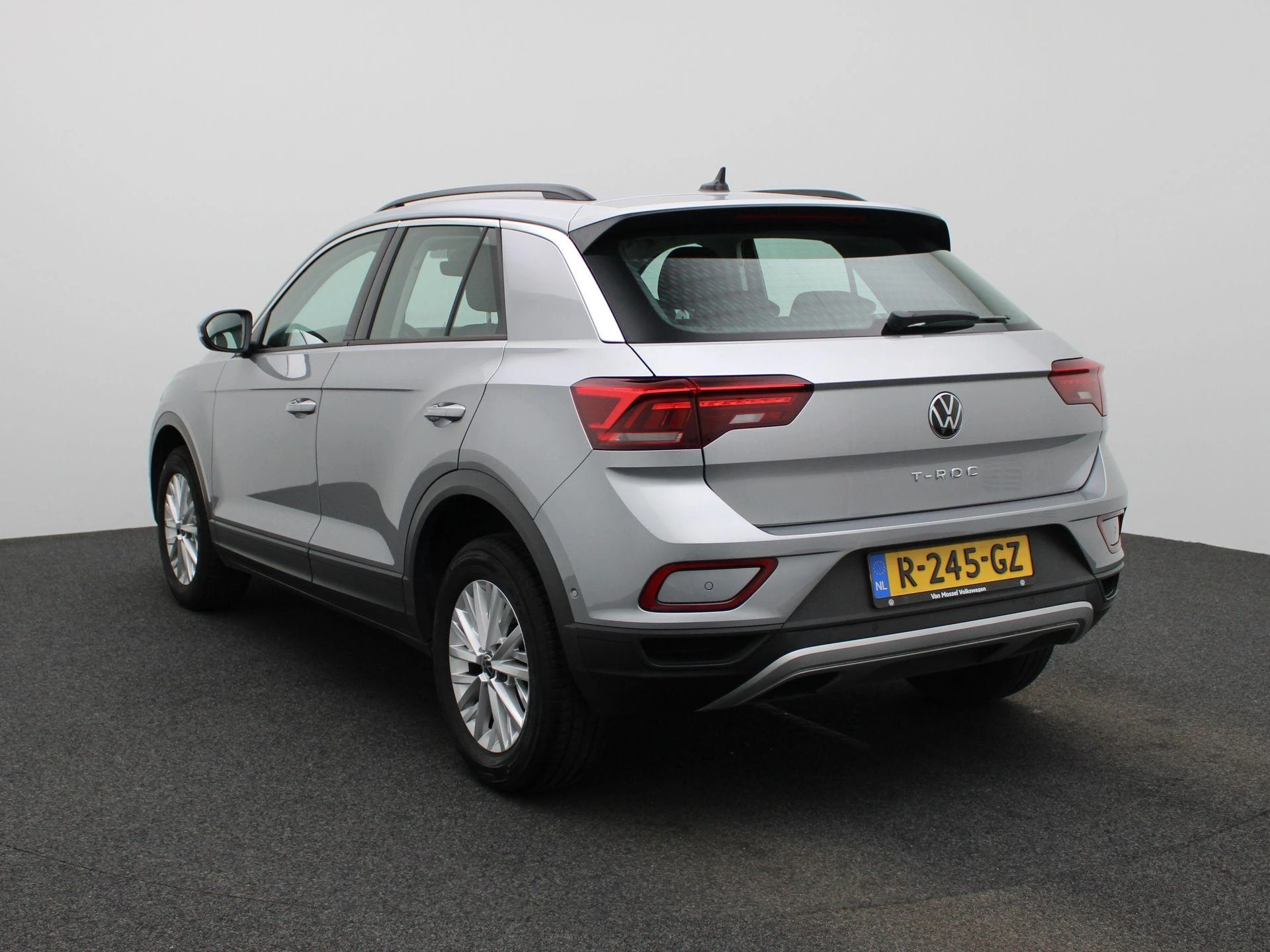 Volkswagen-T-Roc-image-1