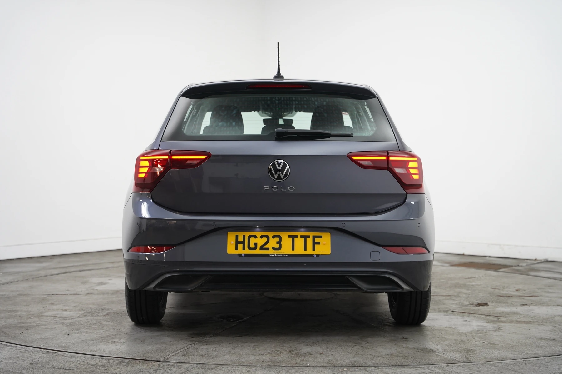 Volkswagen-Polo-image-12